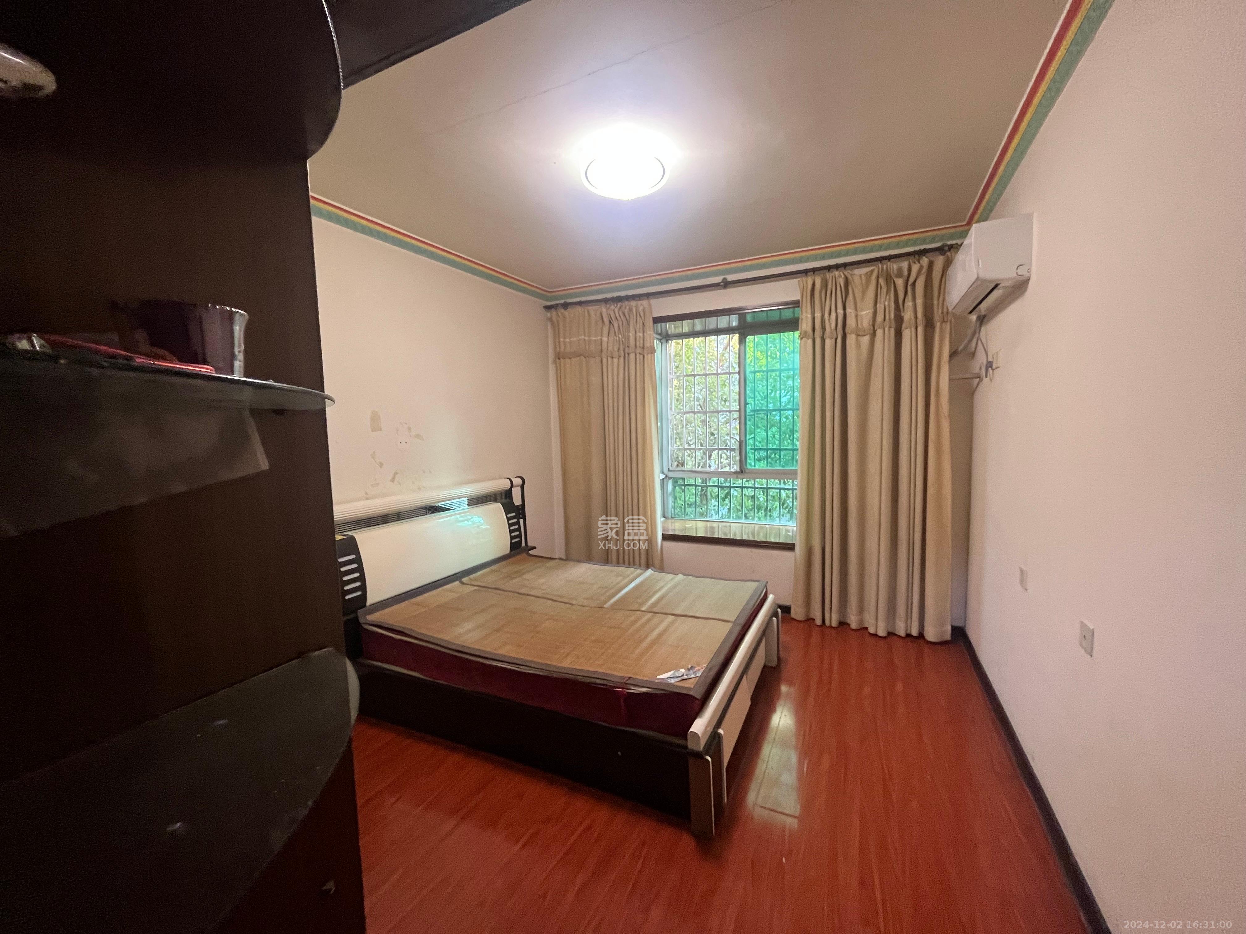 中南汽车世界  2室2厅1卫    1200.0元/月室内图