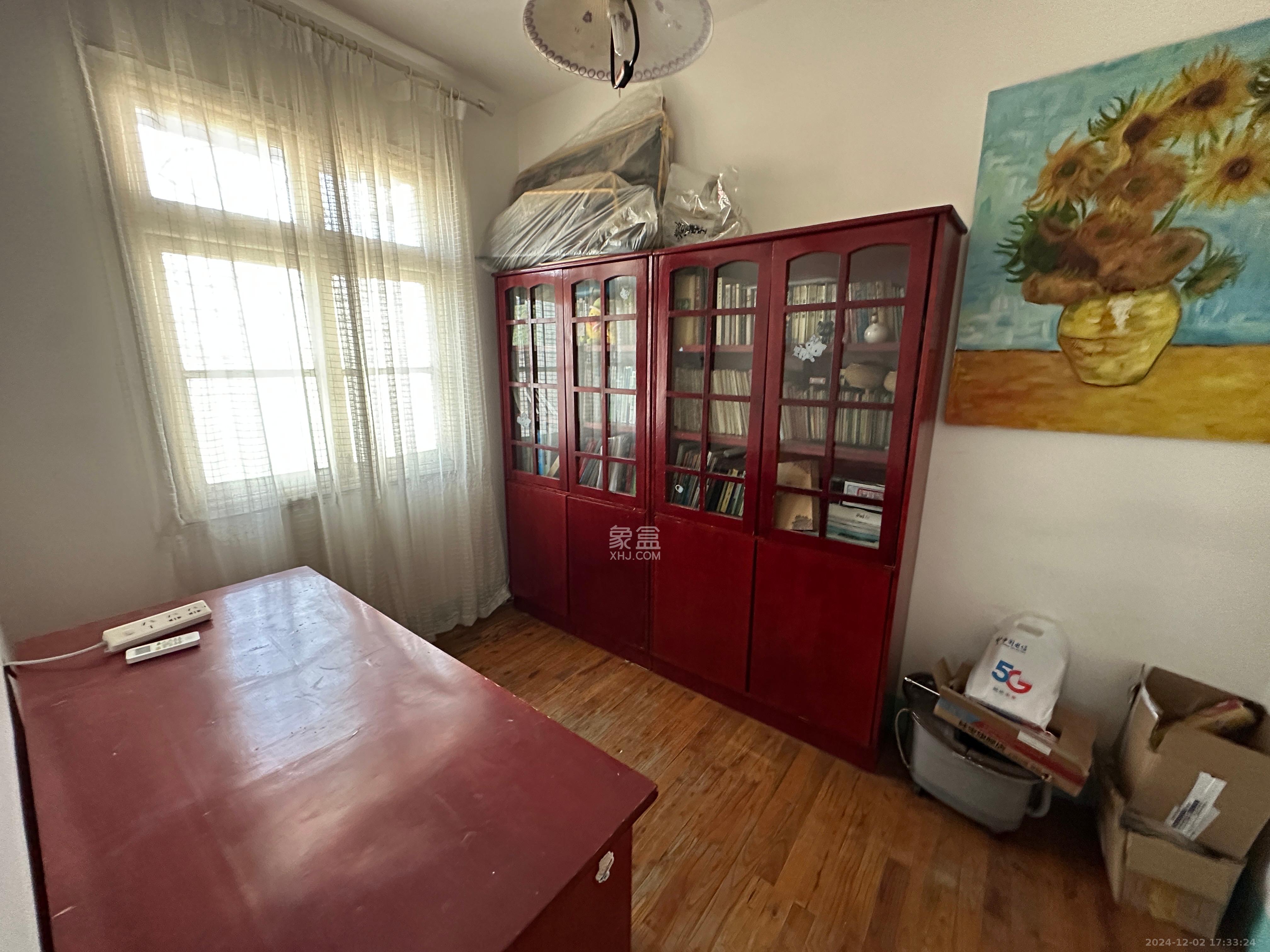 桔园小区1-8片 3室2厅1卫 1300.0元/月 桔园小区1-8片 3室2厅1卫 1300.0元/月室内图