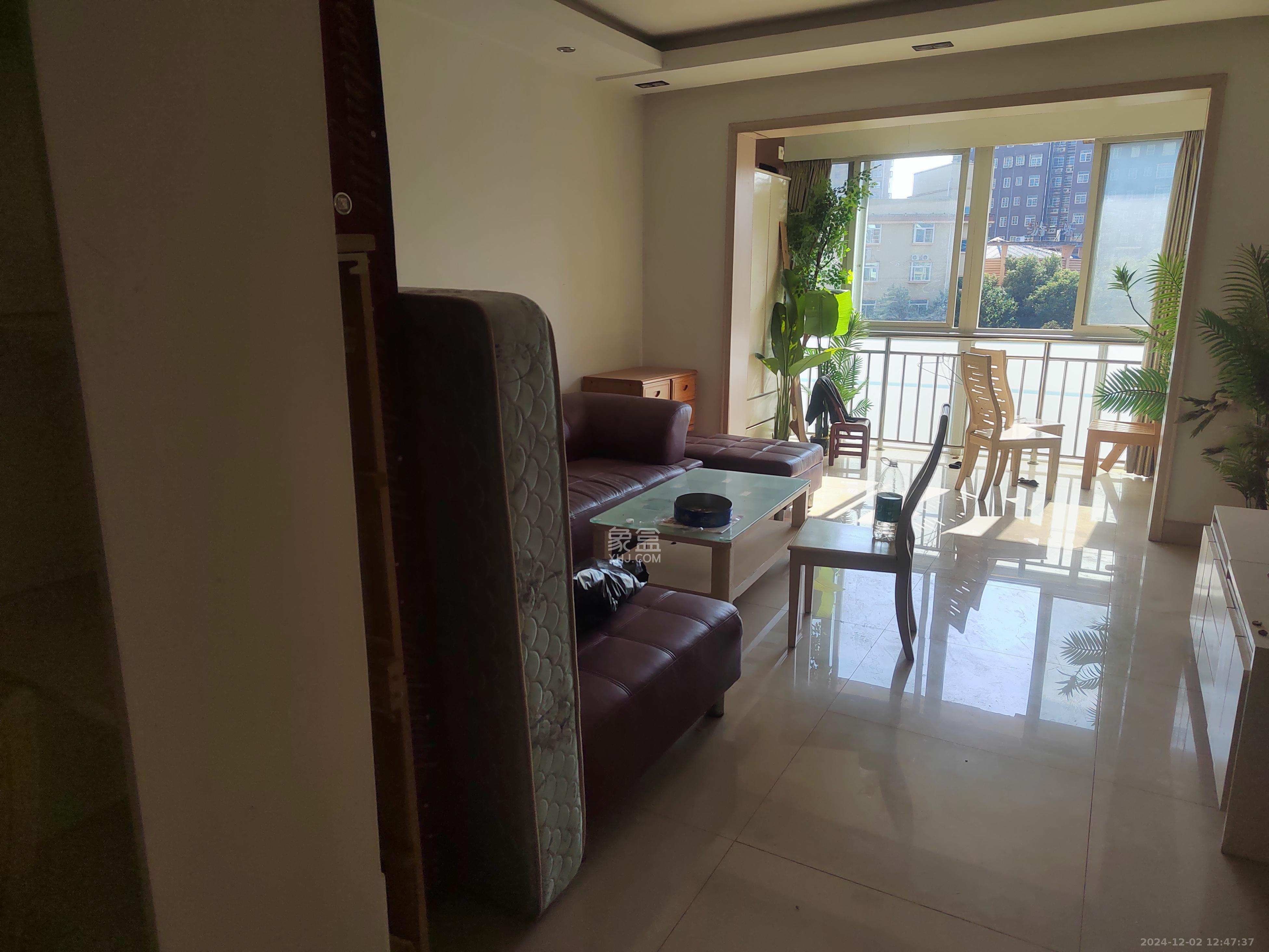 鄱阳小区 3室2厅1卫 2000.0元/月 鄱阳小区 3室2厅1卫 2000.0元/月室内图