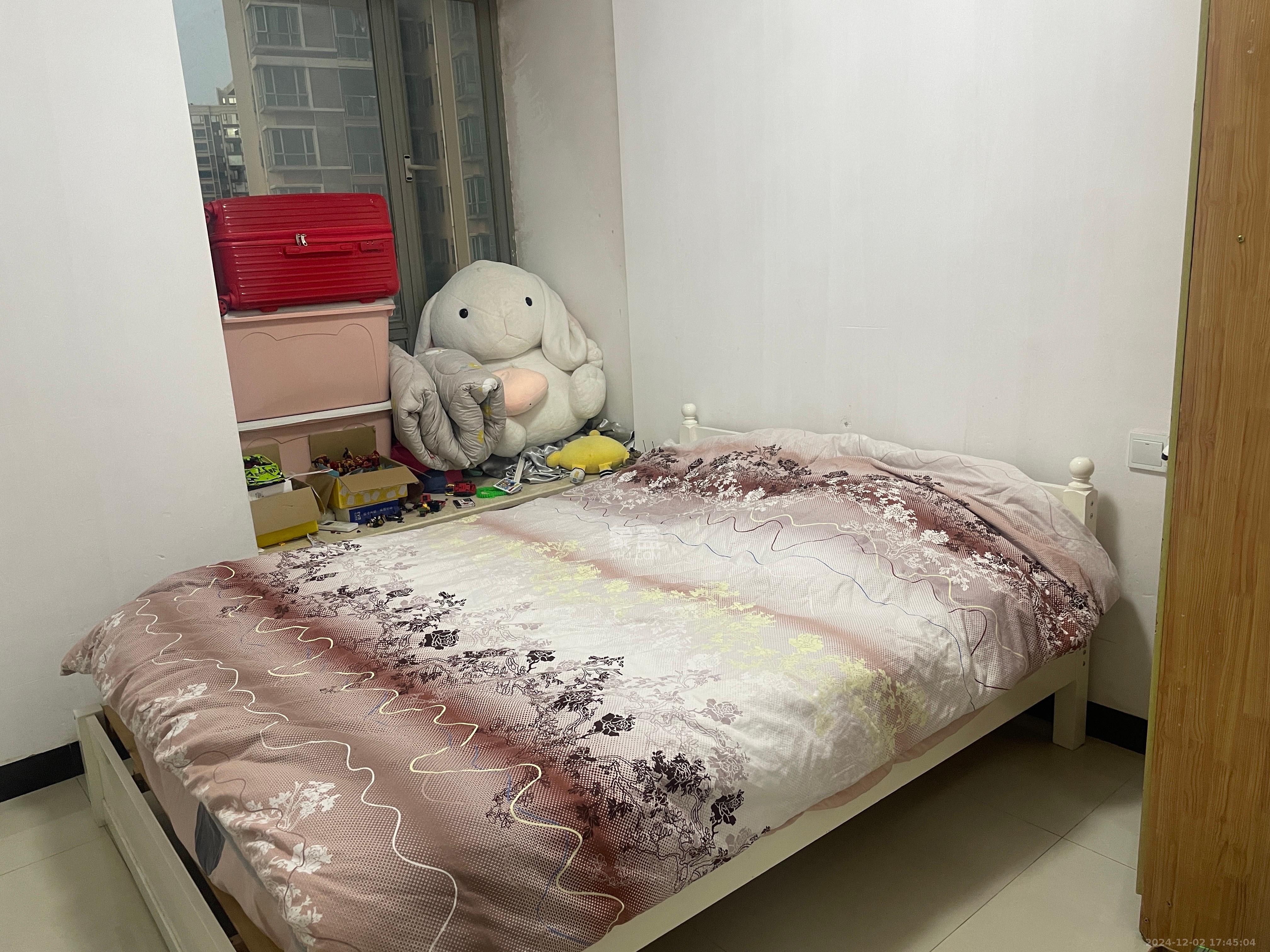 新城新世界一二三期  3室2厅1卫   2400.00元/月室内图