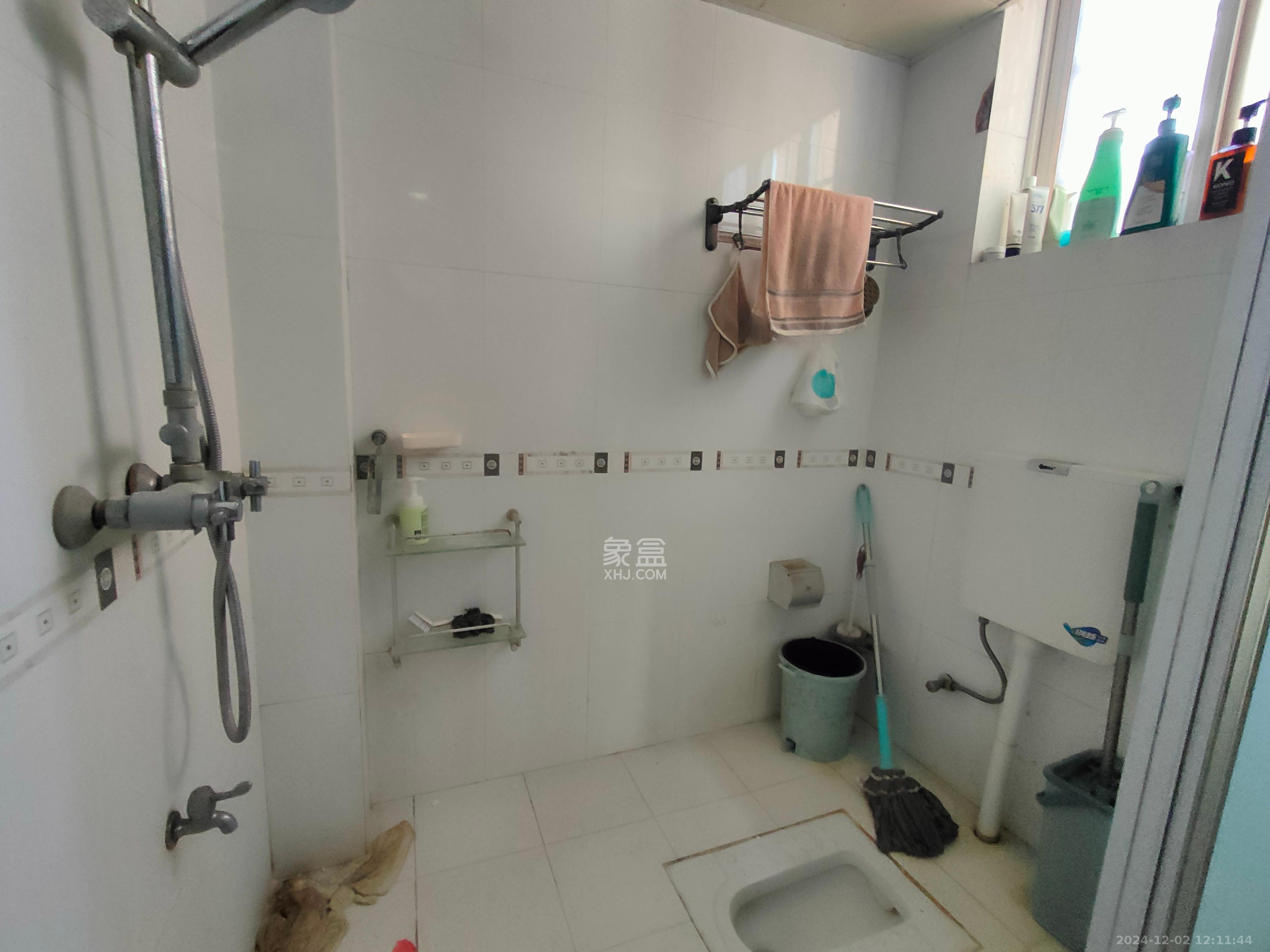 金侨世纪苑 4室2厅2卫 48.0万 金侨世纪苑 4室2厅2卫 48.0万客厅