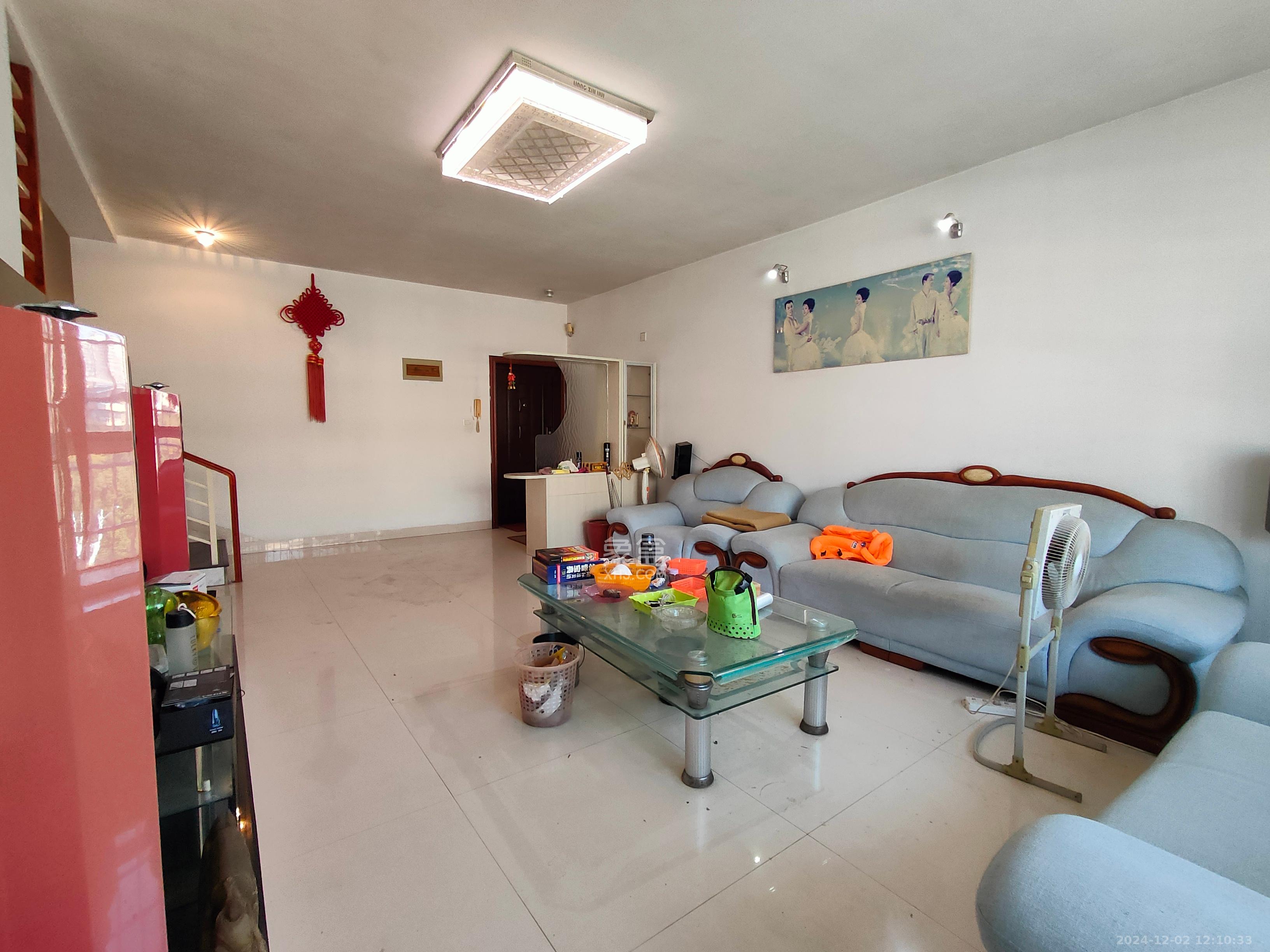 金侨世纪苑 4室2厅2卫 48.0万 金侨世纪苑 4室2厅2卫 48.0万客厅