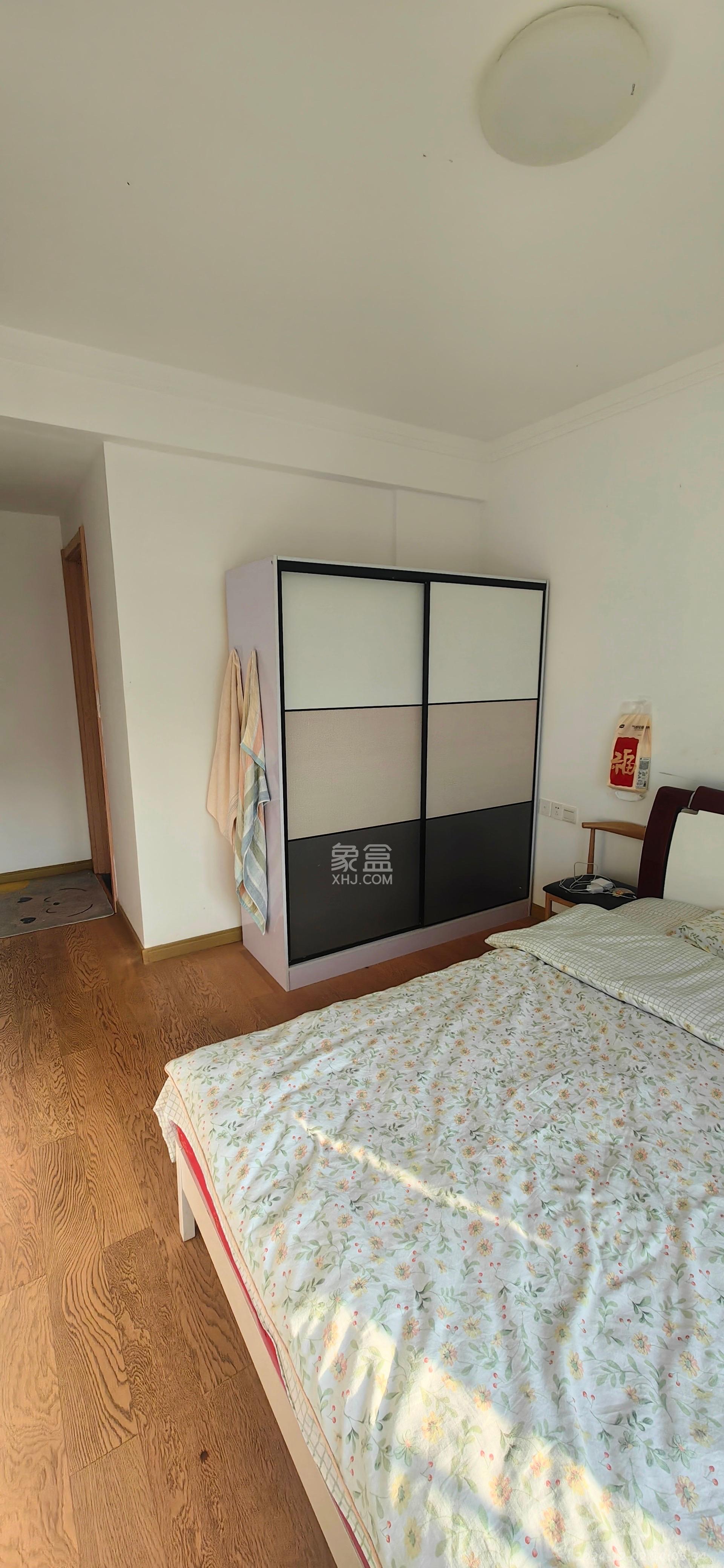万润滨江天著  4室2厅2卫   2600.00元/月室内图