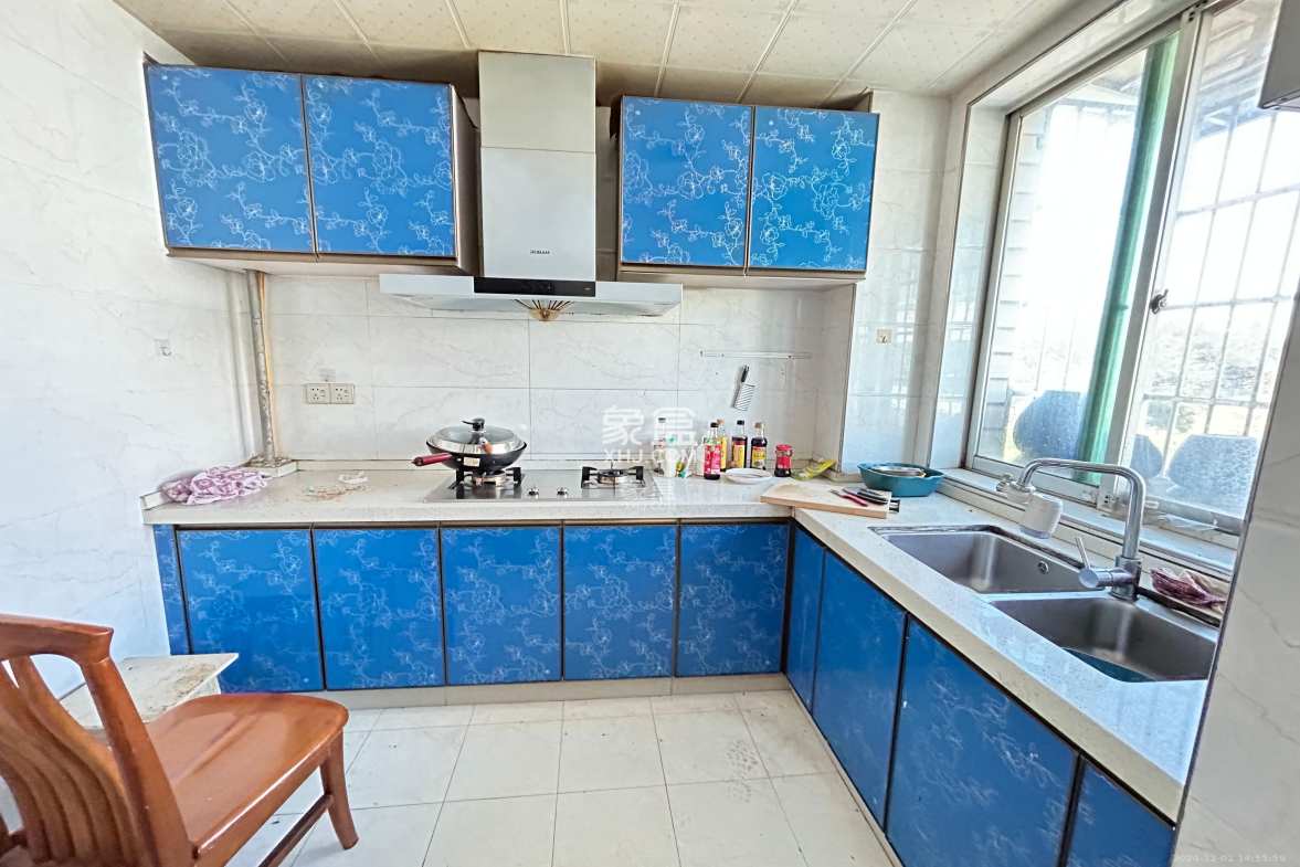 中南汽车世界 3室2厅2卫 1200.0元/月 中南汽车世界 3室2厅2卫 1200.0元/月室内图