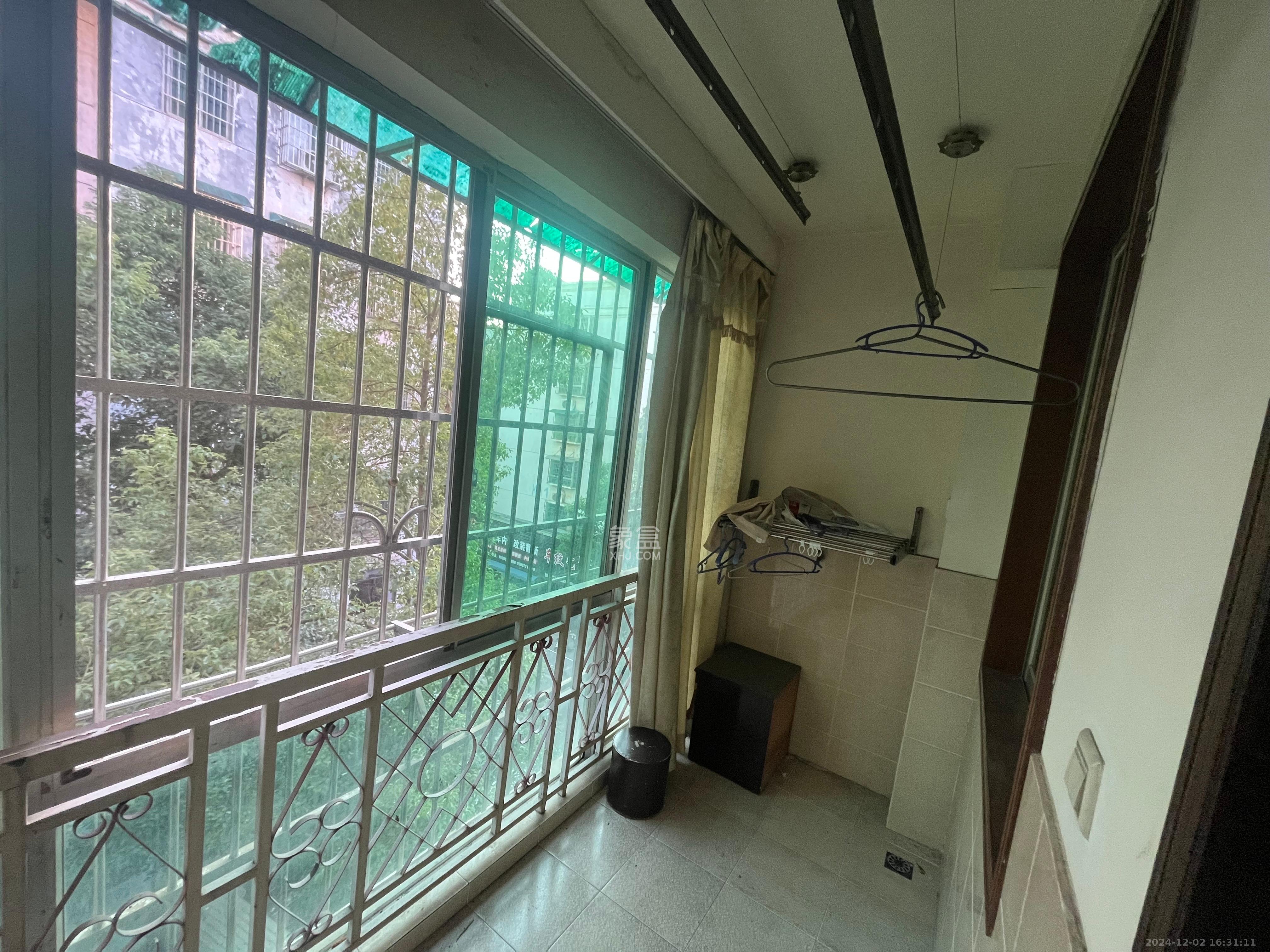 中南汽车世界  2室2厅1卫    1200.0元/月室内图