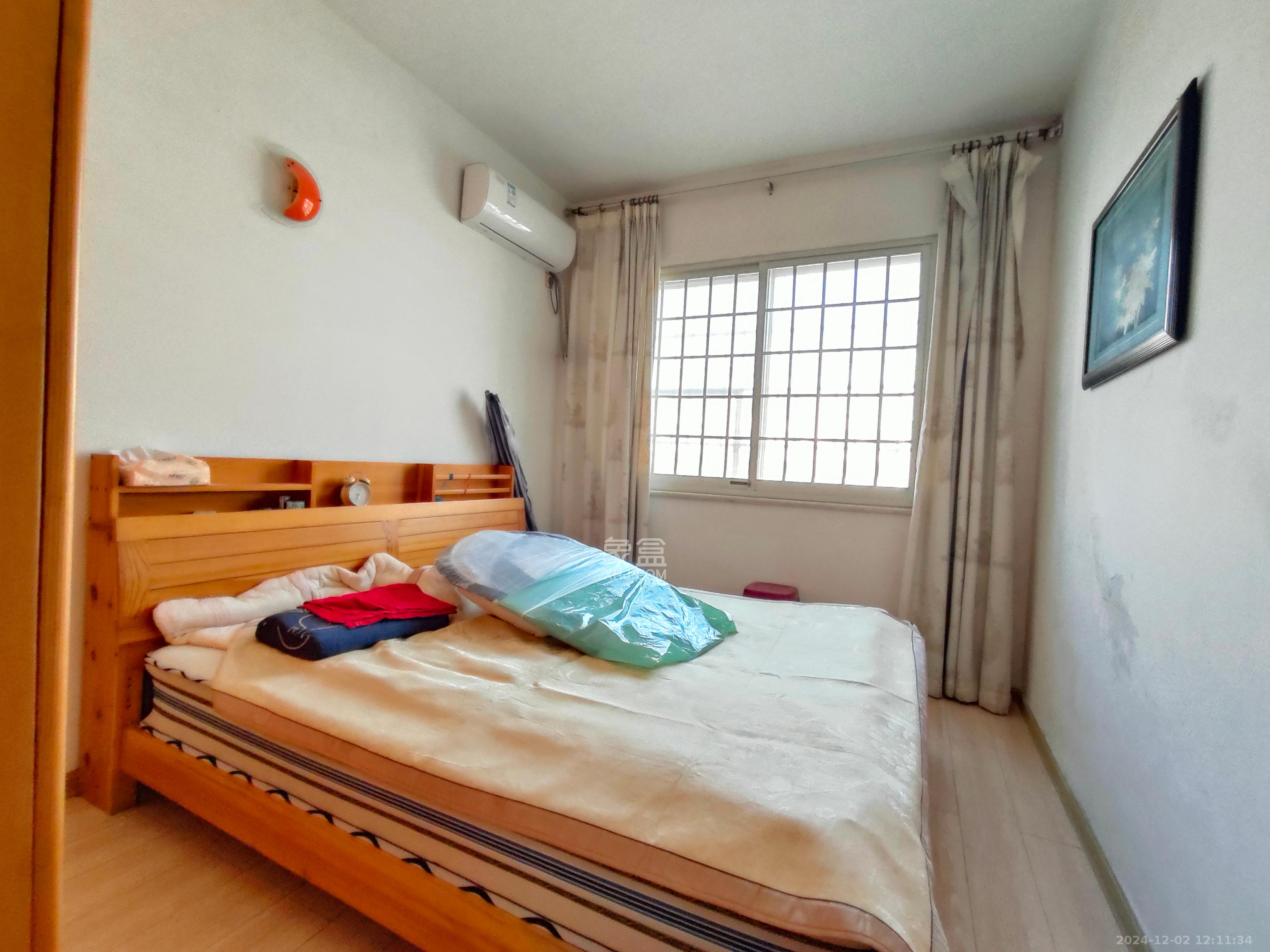 金侨世纪苑 4室2厅2卫 48.0万 金侨世纪苑 4室2厅2卫 48.0万客厅