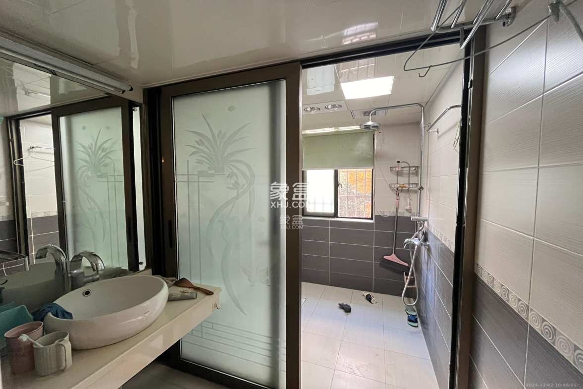 鑫源公寓 4室2厅1卫 5500.0元/月 鑫源公寓 4室2厅1卫 5500.0元/月室内图