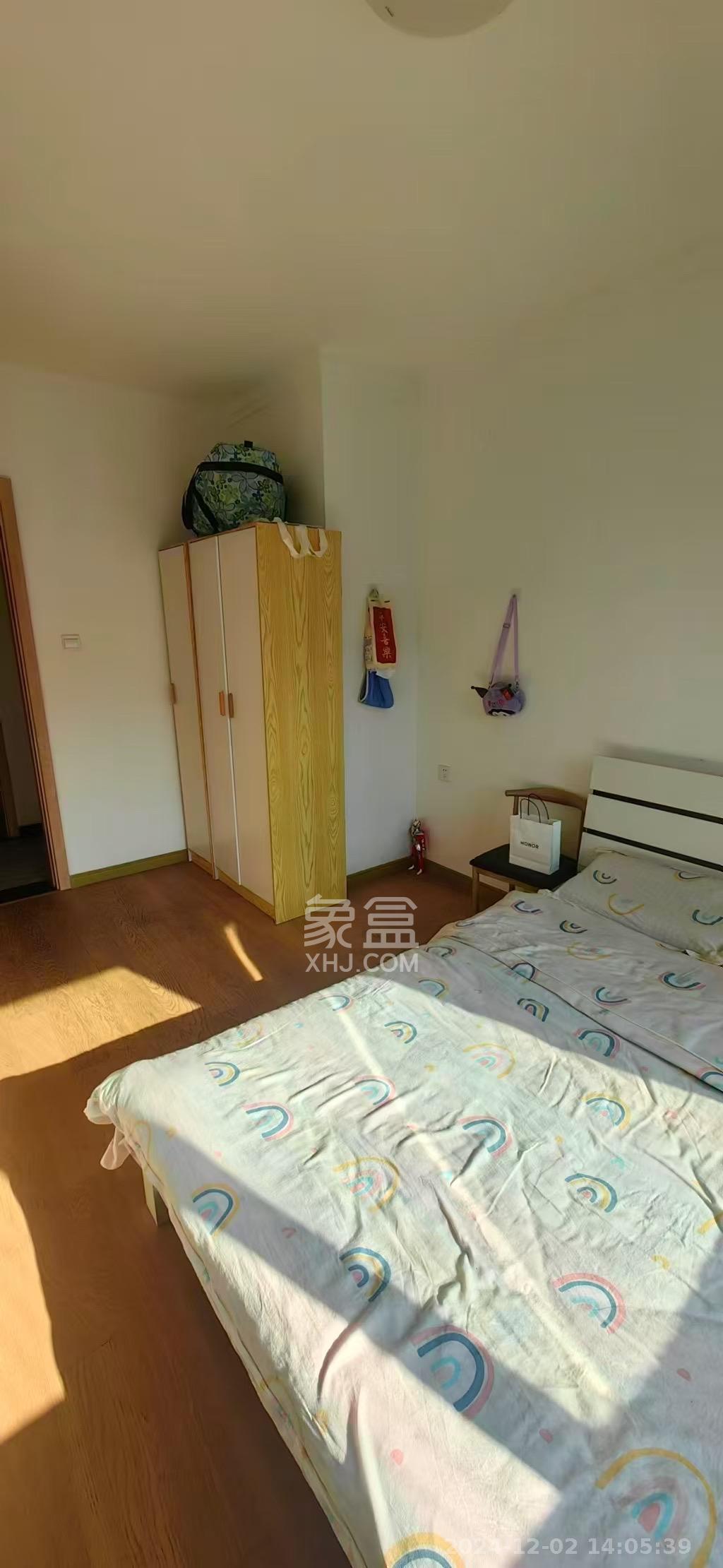 万润滨江天著  4室2厅2卫   2600.00元/月室内图