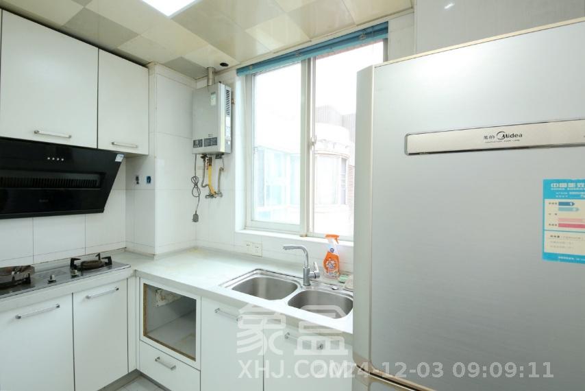 山水华景  3室2厅2卫   2500.00元/月室内图