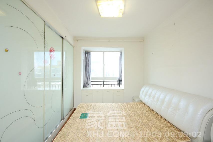 山水华景  3室2厅2卫   2500.00元/月室内图
