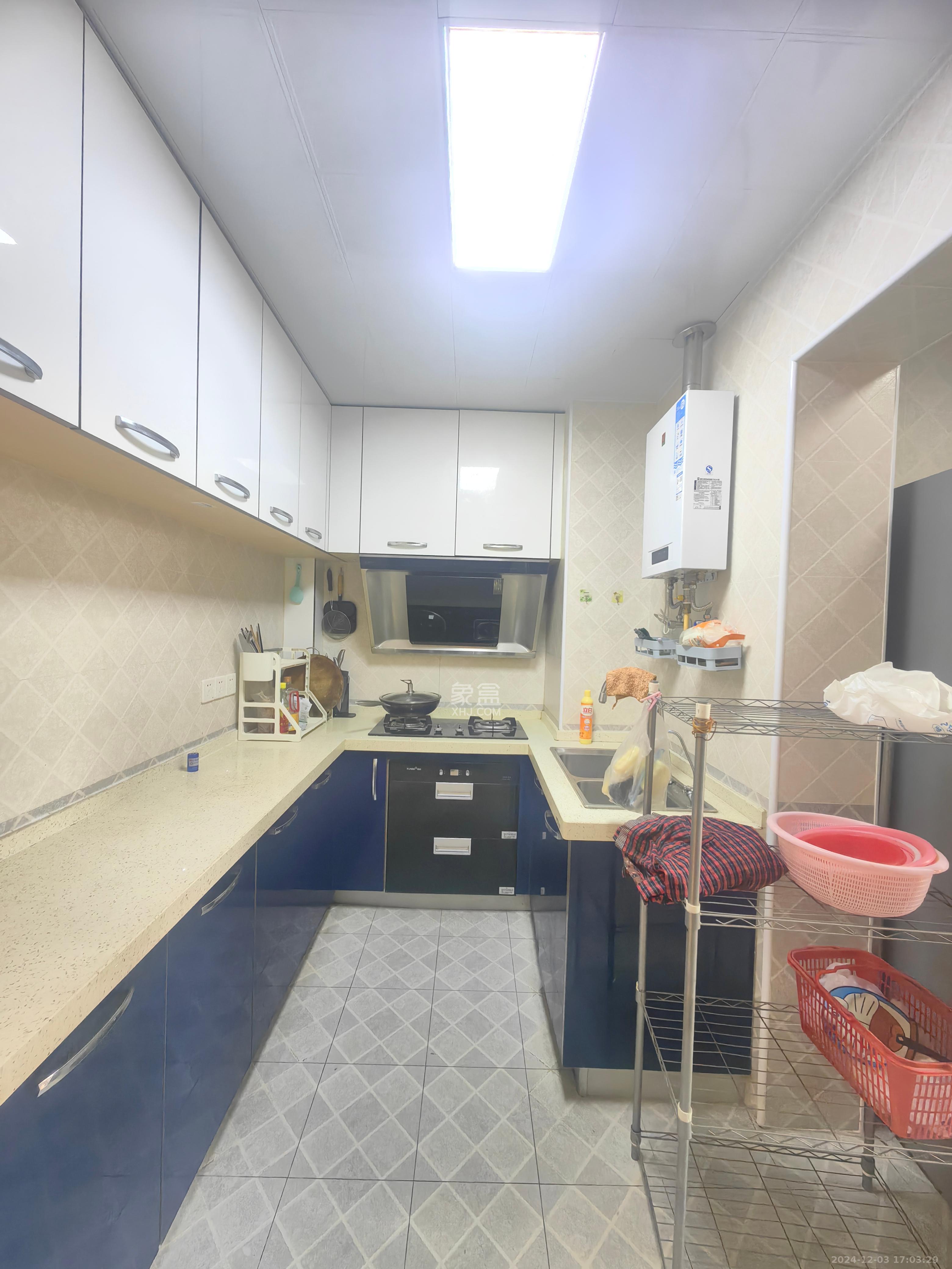 山水湾  3室2厅1卫   2200.00元/月室内图