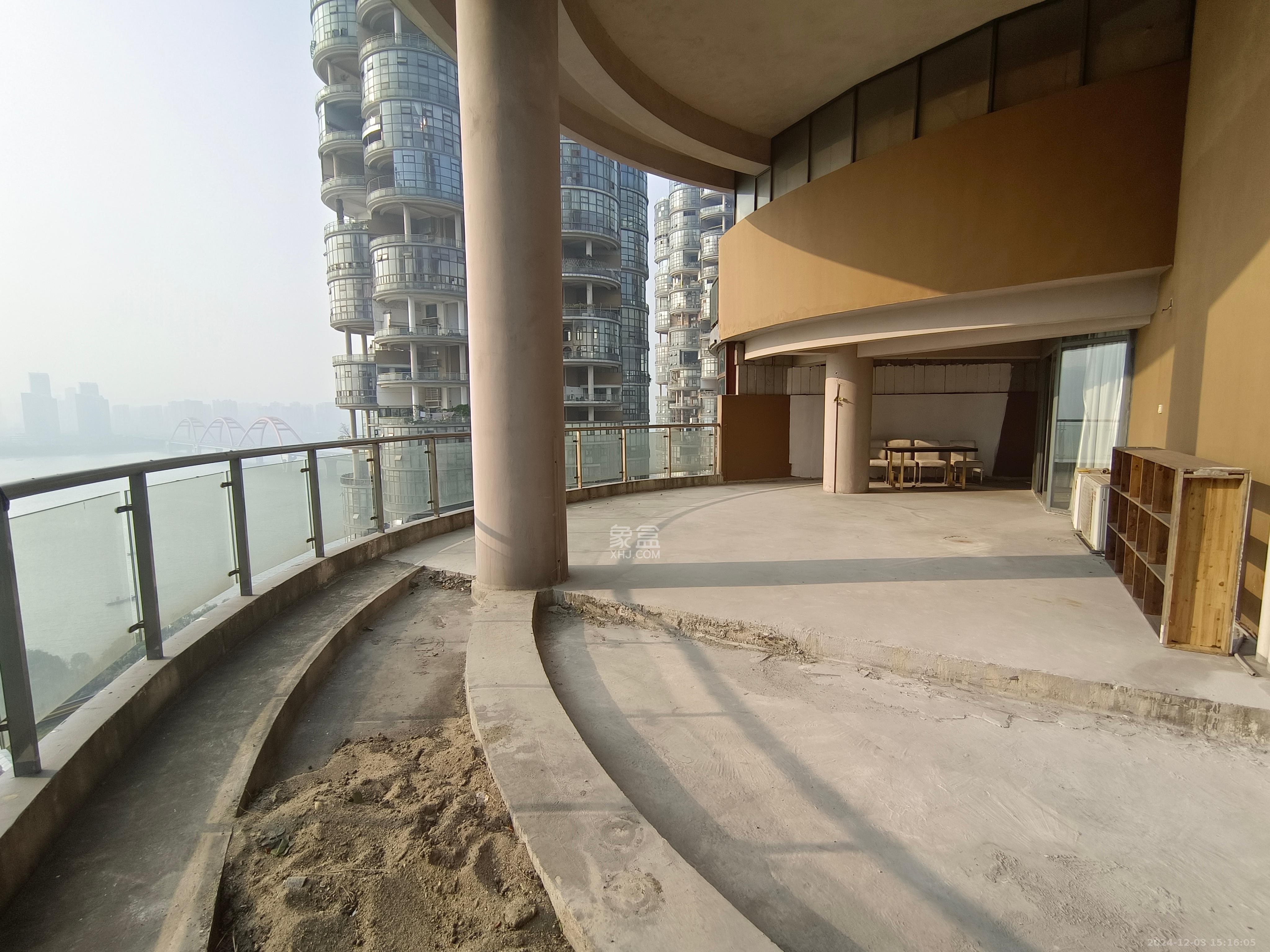 湘江世纪城富湾国际 5室2厅2卫 5500.0元/月 湘江世纪城富湾国际 5室2厅2卫 5500.0元/月室内图