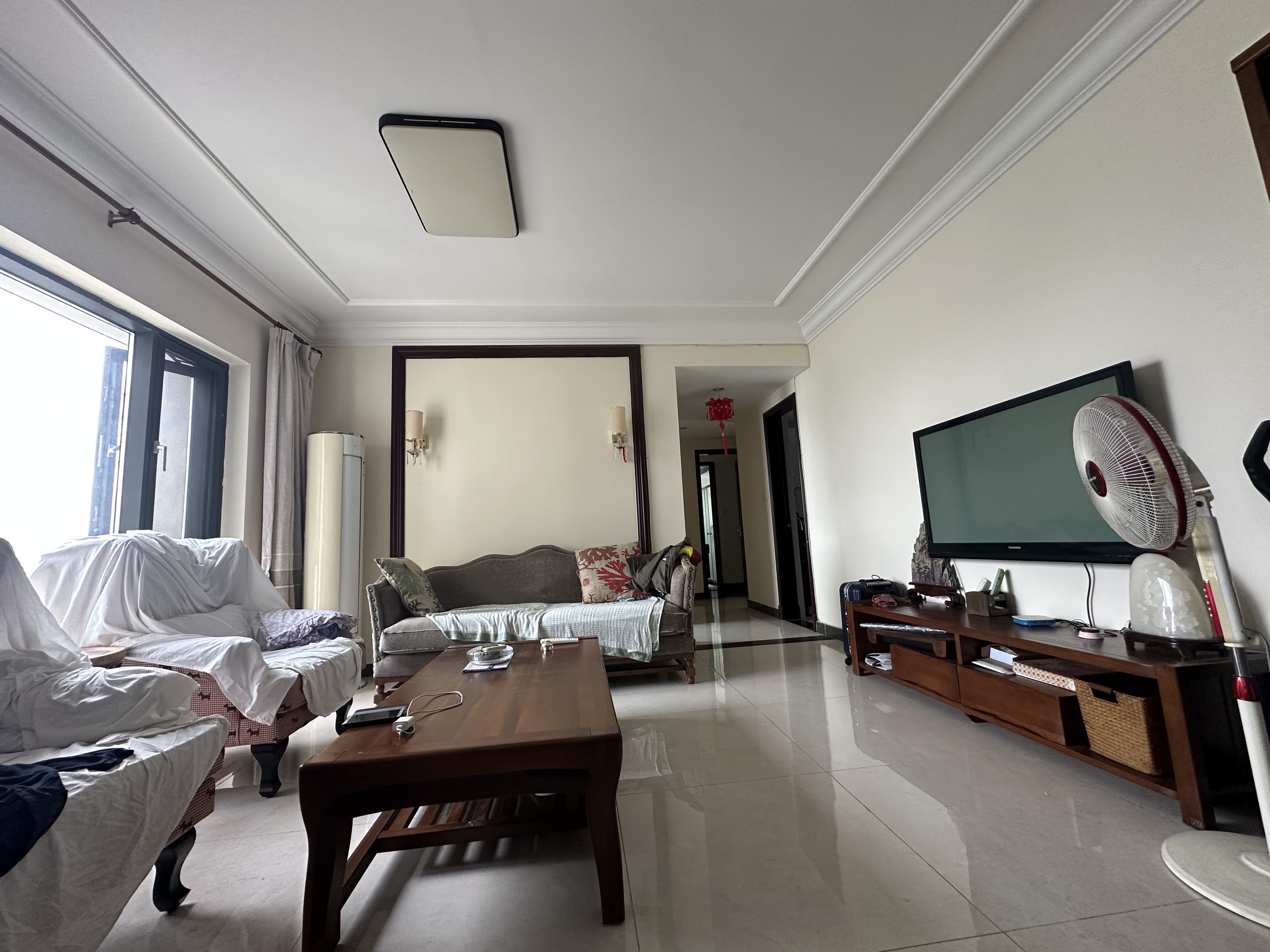 恒大外滩  3室2厅2卫    252.0万 恒大外滩  3室2厅2卫    252.0万客厅