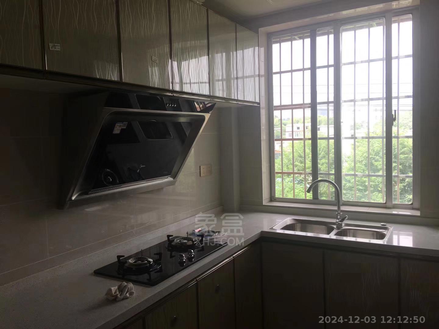 安泰小区 2室2厅1卫 1300.0元/月 安泰小区 2室2厅1卫 1300.0元/月室内图