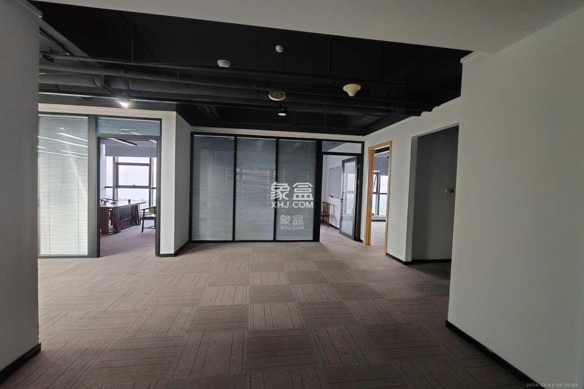 岳华新苑 1室1厅1卫 8000.0元/月 岳华新苑 1室1厅1卫 8000.0元/月室内图