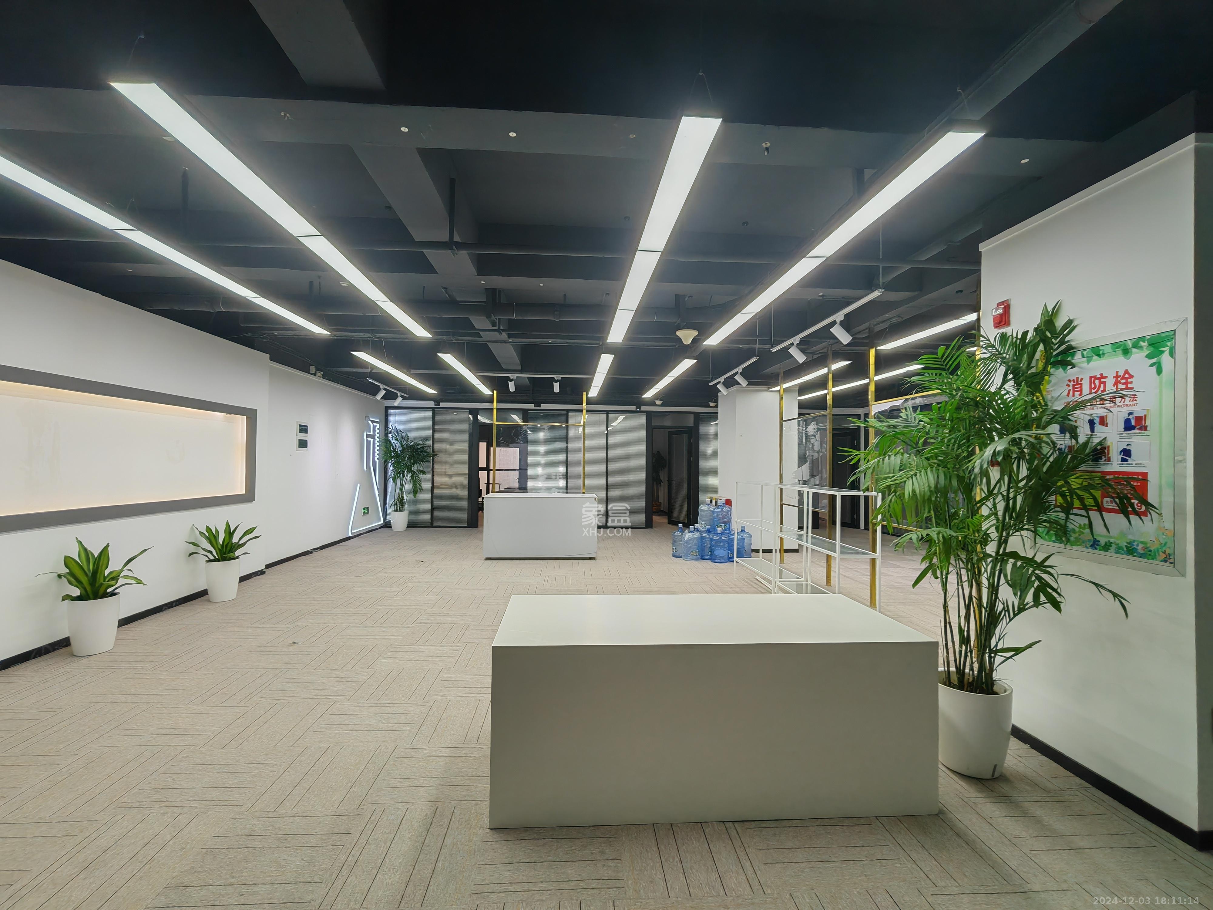 岳华新苑  1室0厅0卫    8000.0元/月 岳华新苑  1室0厅0卫    8000.0元/月室内图