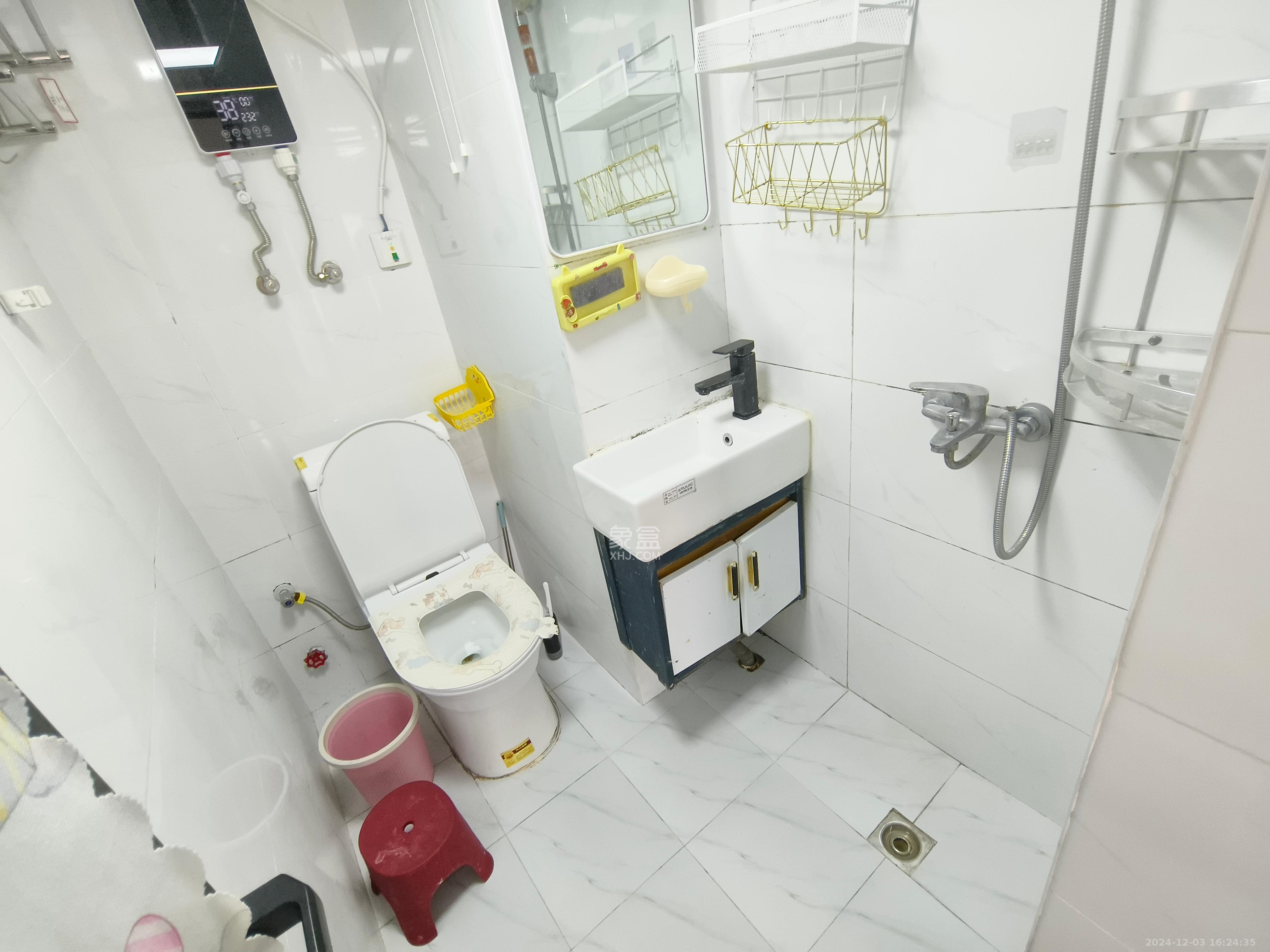 龙湖湘江星座(祺鑫星座公寓)  1室1厅1卫    1800.0元/月 龙湖湘江星座(祺鑫星座公寓)  1室1厅1卫    1800.0元/月室内图