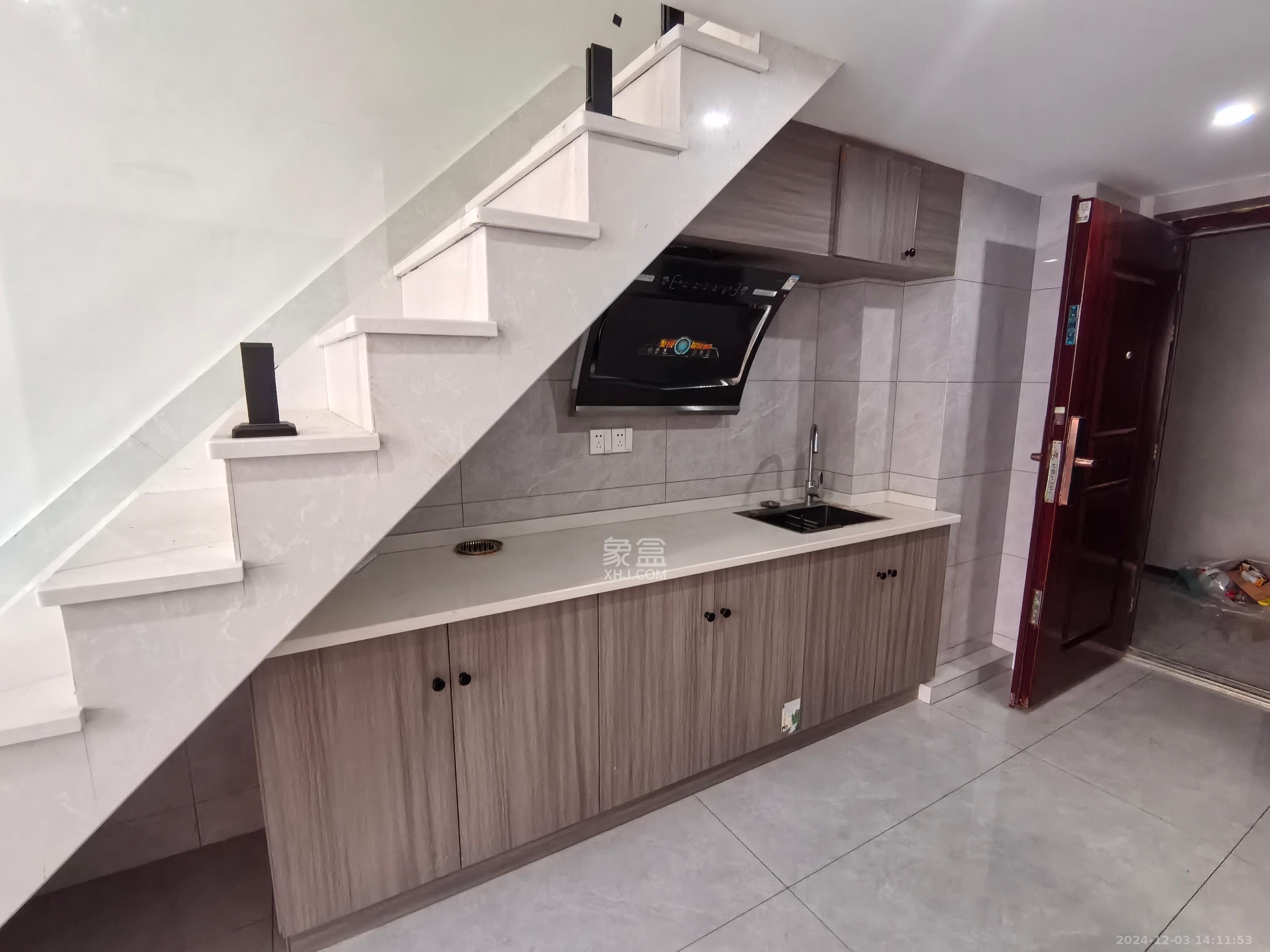 长燃润和天地(长润小区印湘江) 1室1厅1卫 1700.0元/月 长燃润和天地(长润小区印湘江) 1室1厅1卫 1700.0元/月室内图