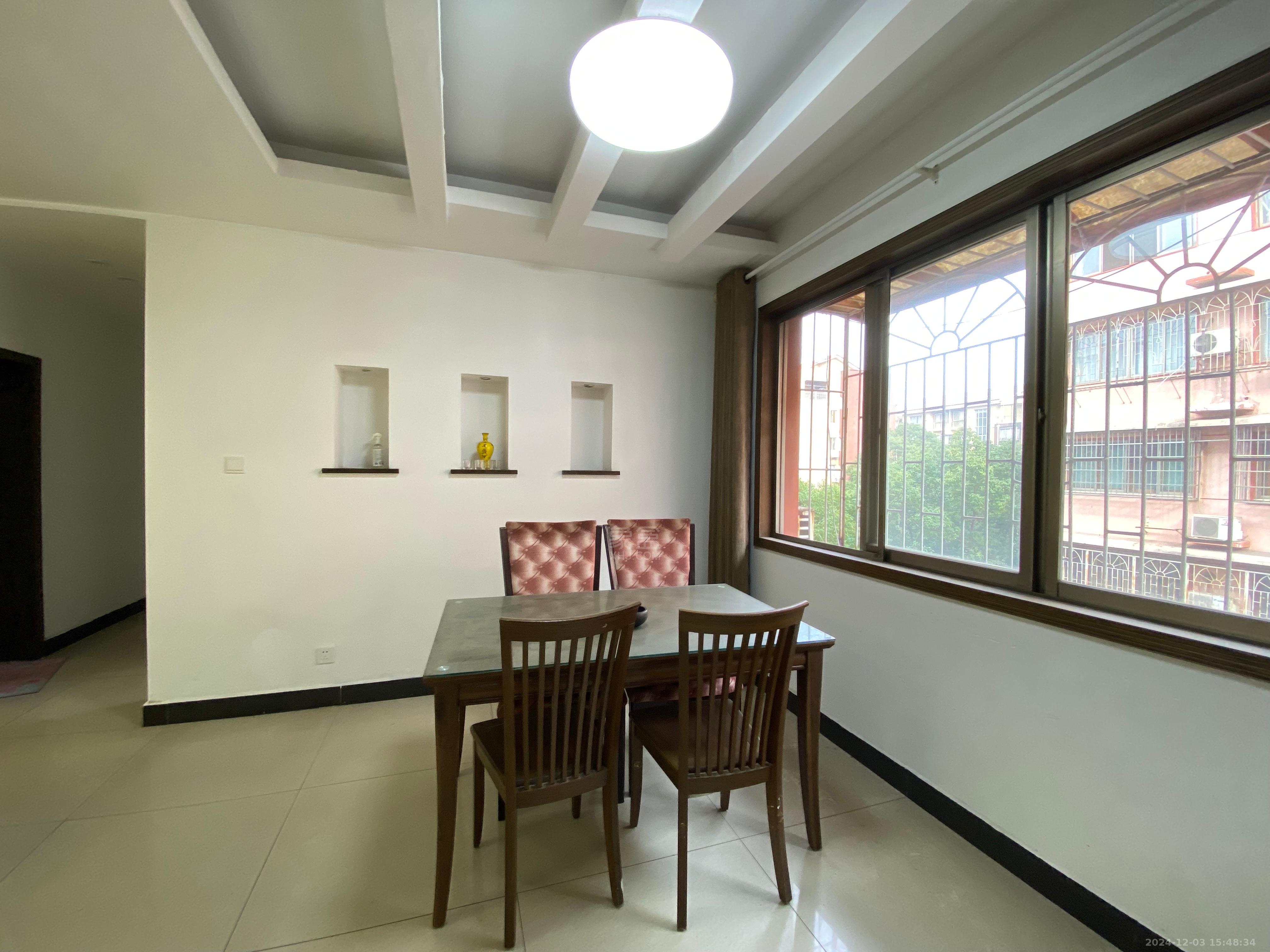 株洲长江北路阳光花园 5室2厅2卫 2400.0元/月 株洲长江北路阳光花园 5室2厅2卫 2400.0元/月室内图