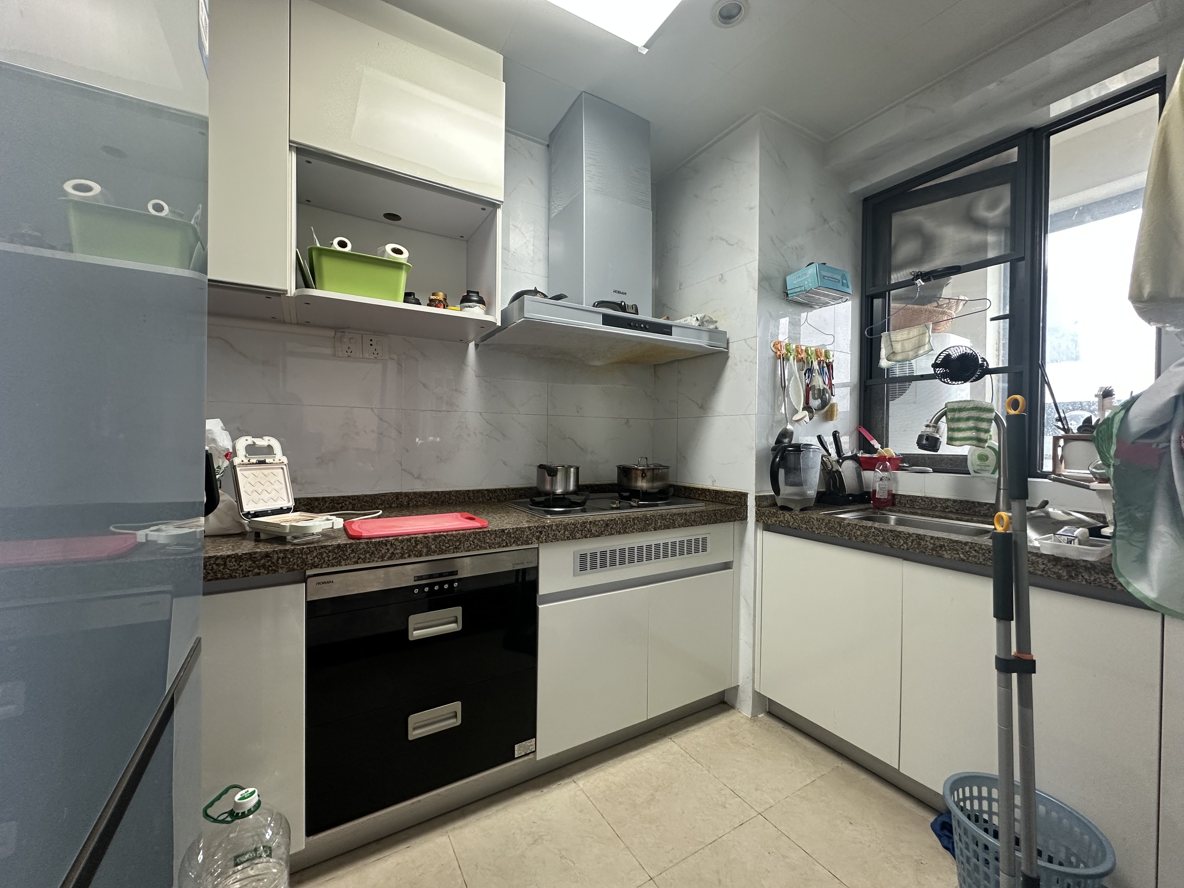 恒大外滩  3室2厅2卫    252.0万 恒大外滩  3室2厅2卫    252.0万客厅