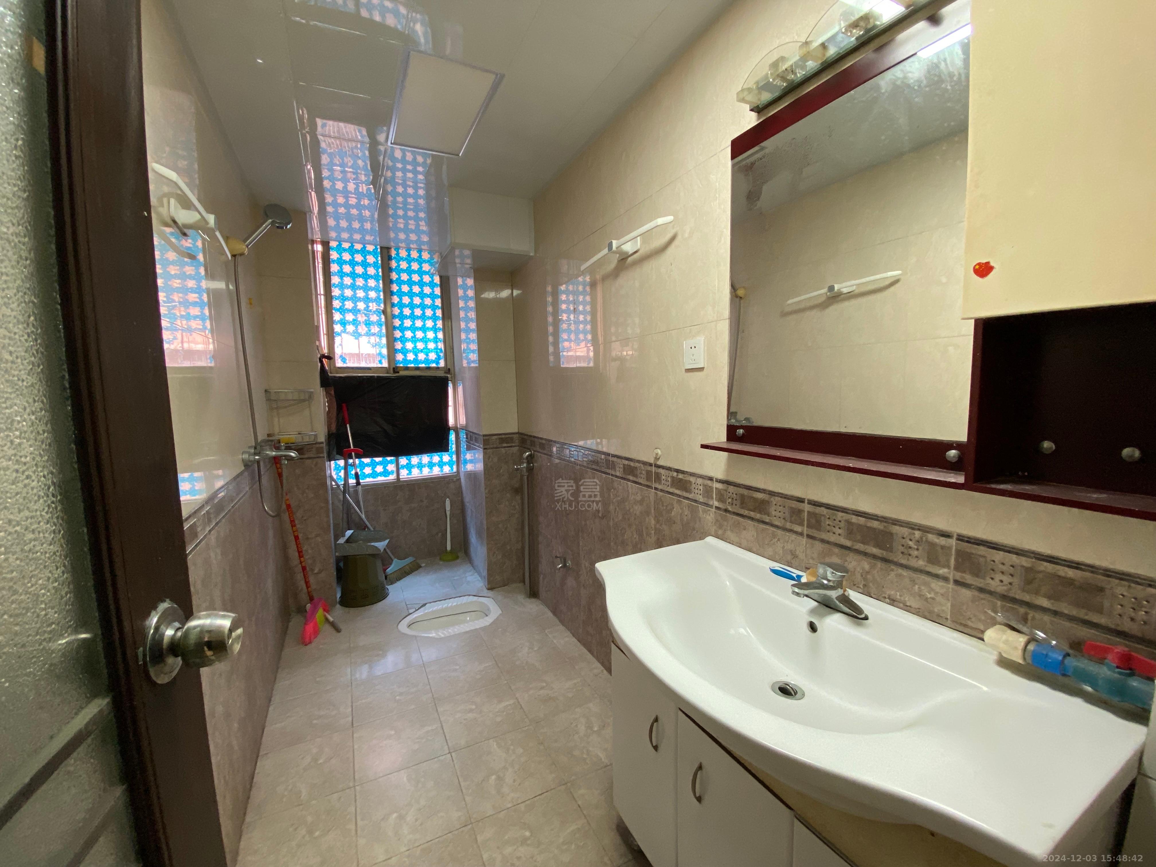 株洲长江北路阳光花园 5室2厅2卫 2400.0元/月 株洲长江北路阳光花园 5室2厅2卫 2400.0元/月室内图