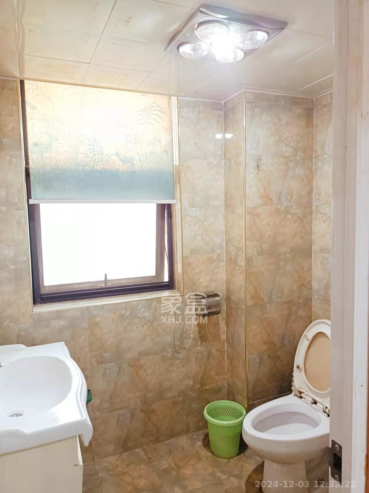 上东辛顿公寓 1室2厅1卫 2200.0元/月 上东辛顿公寓 1室2厅1卫 2200.0元/月室内图