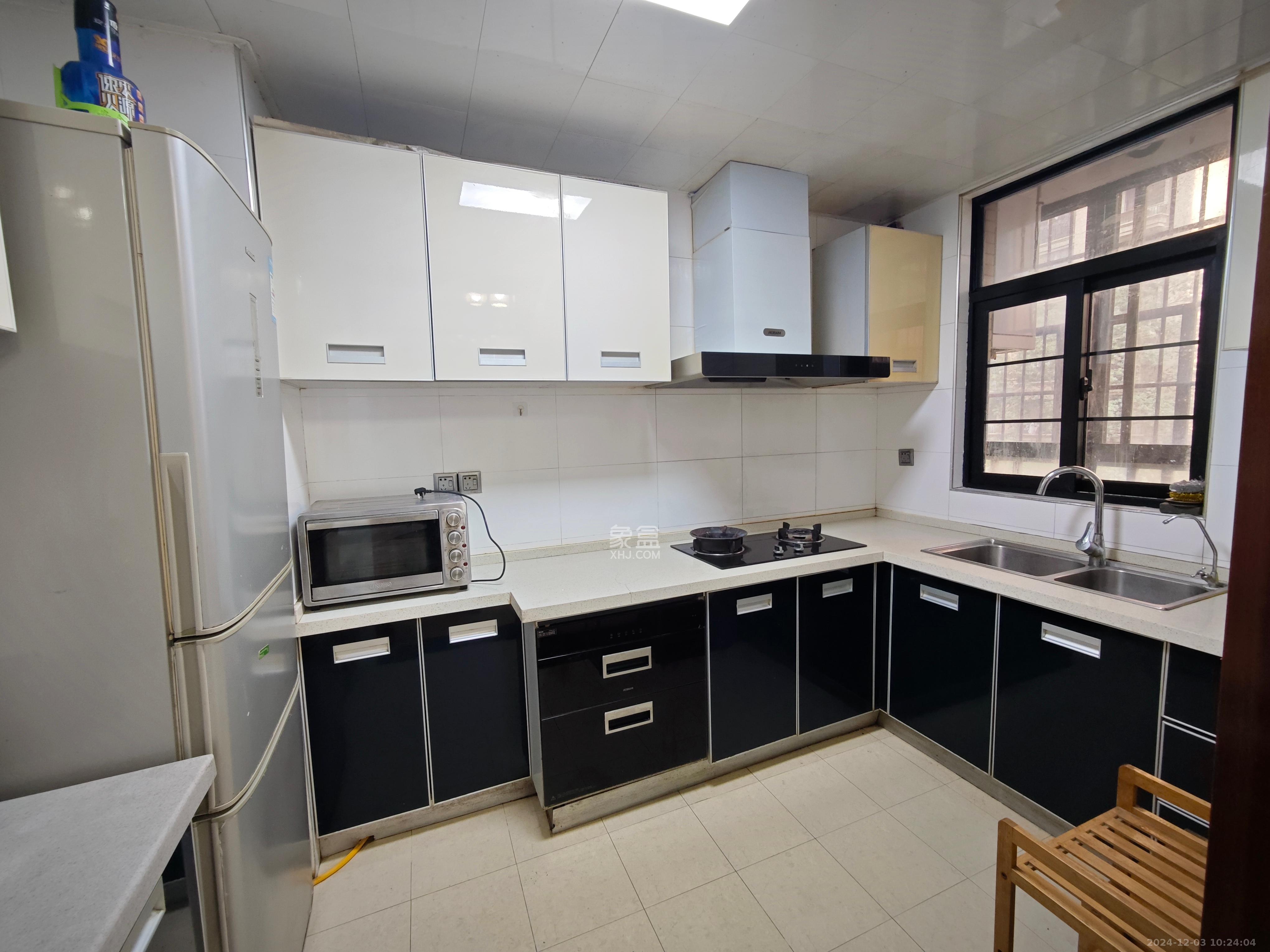 沁园春御院 3室2厅2卫 3500.0元/月 沁园春御院 3室2厅2卫 3500.0元/月室内图