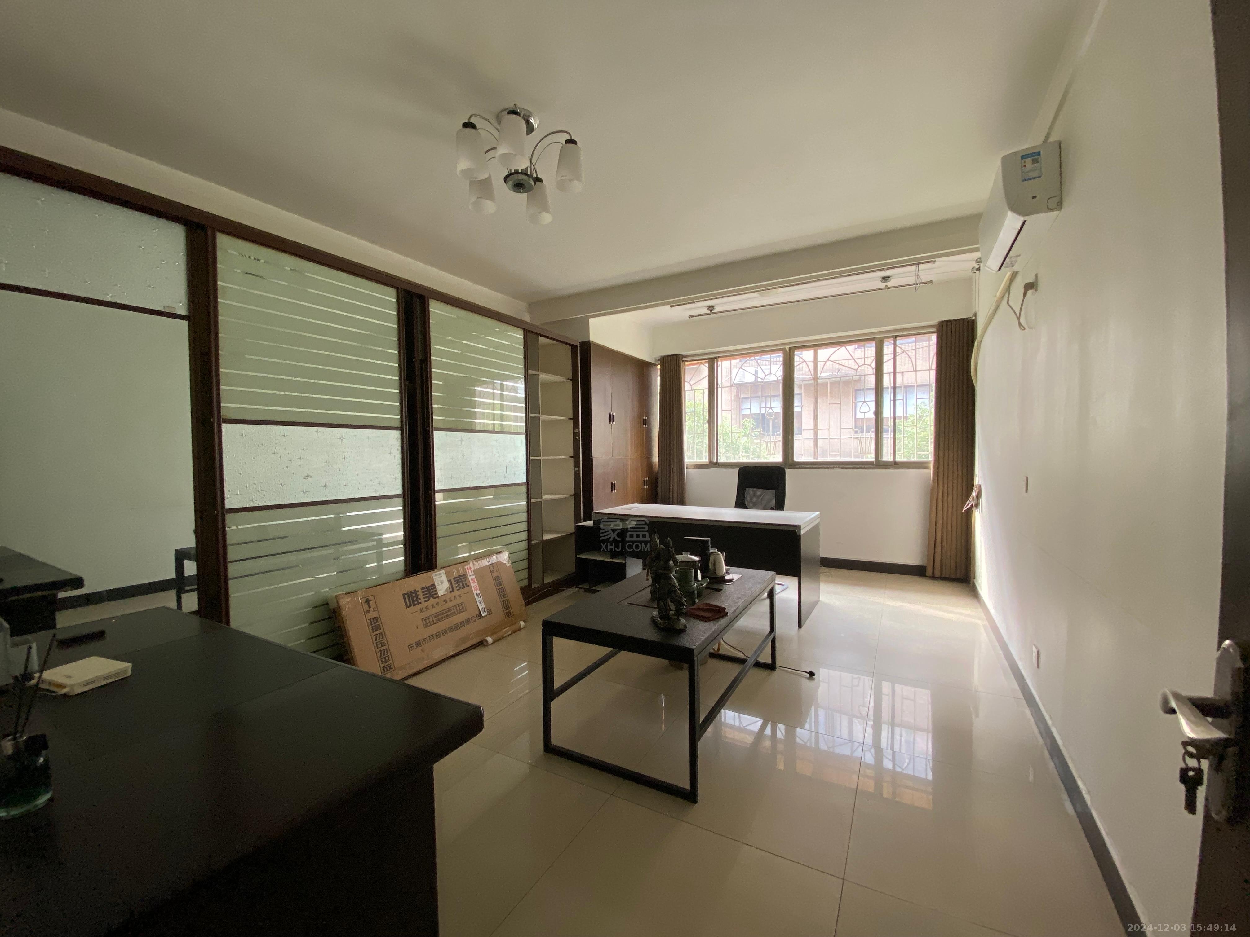 株洲长江北路阳光花园 5室2厅2卫 2400.0元/月 株洲长江北路阳光花园 5室2厅2卫 2400.0元/月室内图