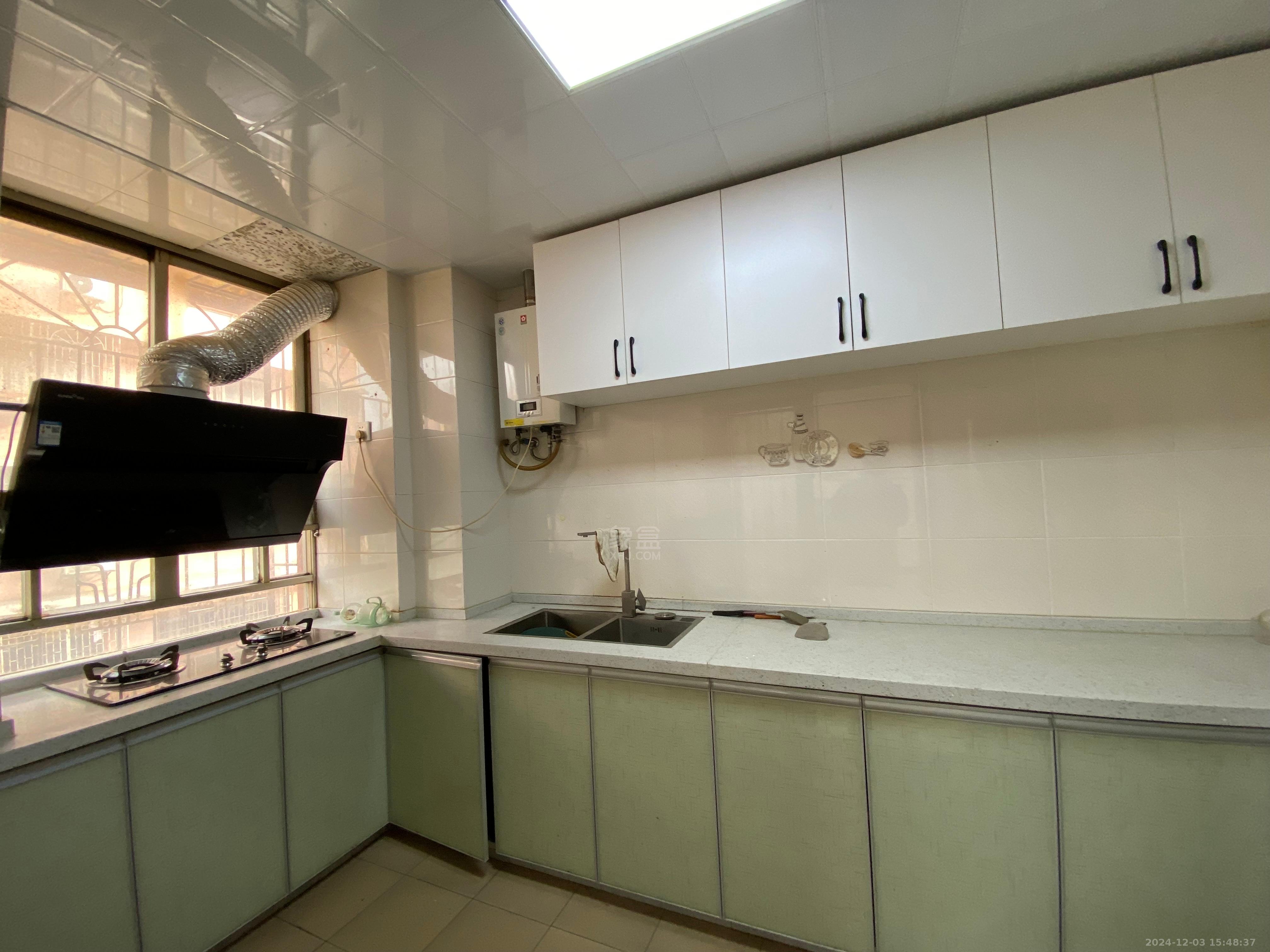 株洲长江北路阳光花园 5室2厅2卫 2400.0元/月 株洲长江北路阳光花园 5室2厅2卫 2400.0元/月室内图