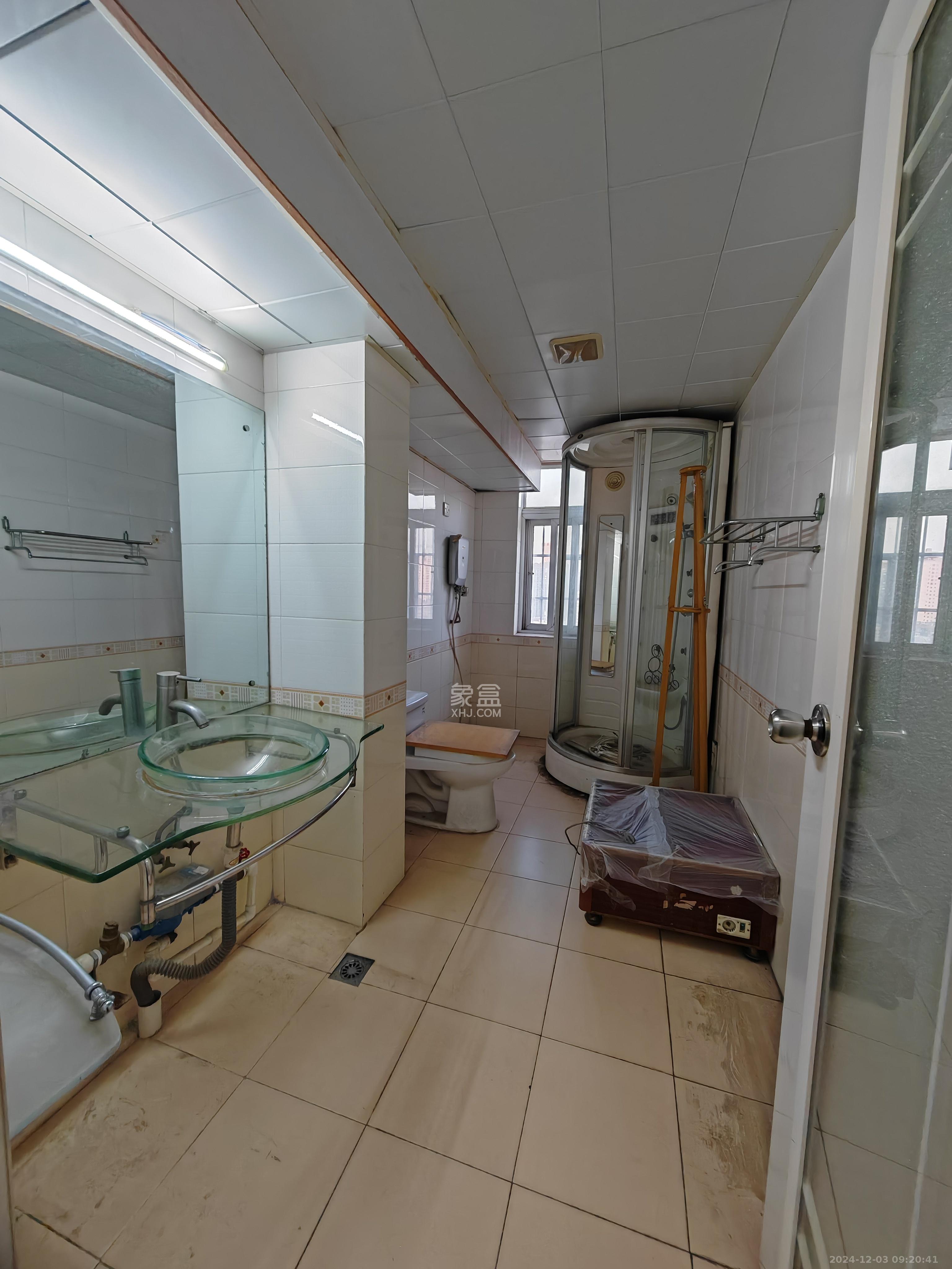 海利宿舍 3室2厅2卫 2600.0元/月 海利宿舍 3室2厅2卫 2600.0元/月室内图