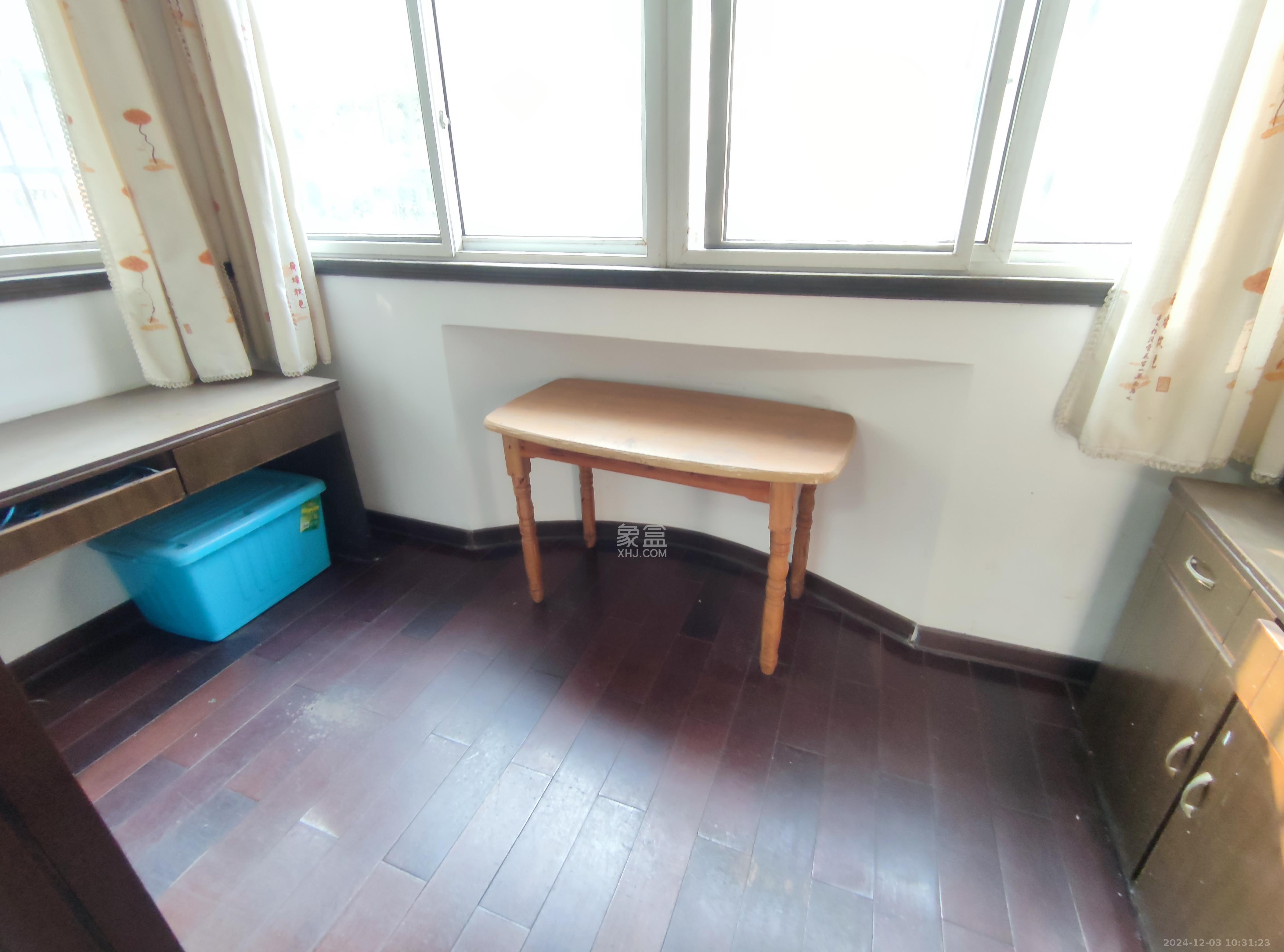 德馨园  3室2厅2卫   1800.00元/月室内图
