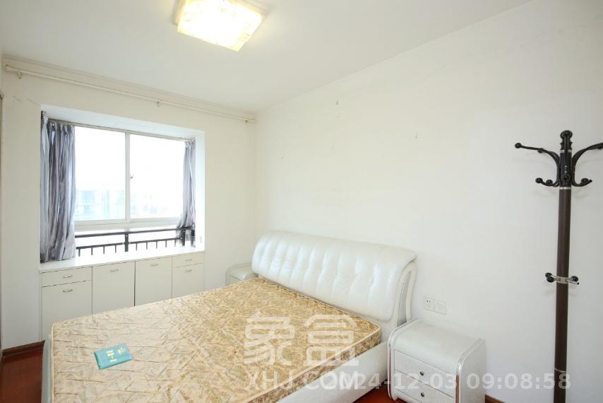 山水华景  3室2厅2卫   2500.00元/月室内图