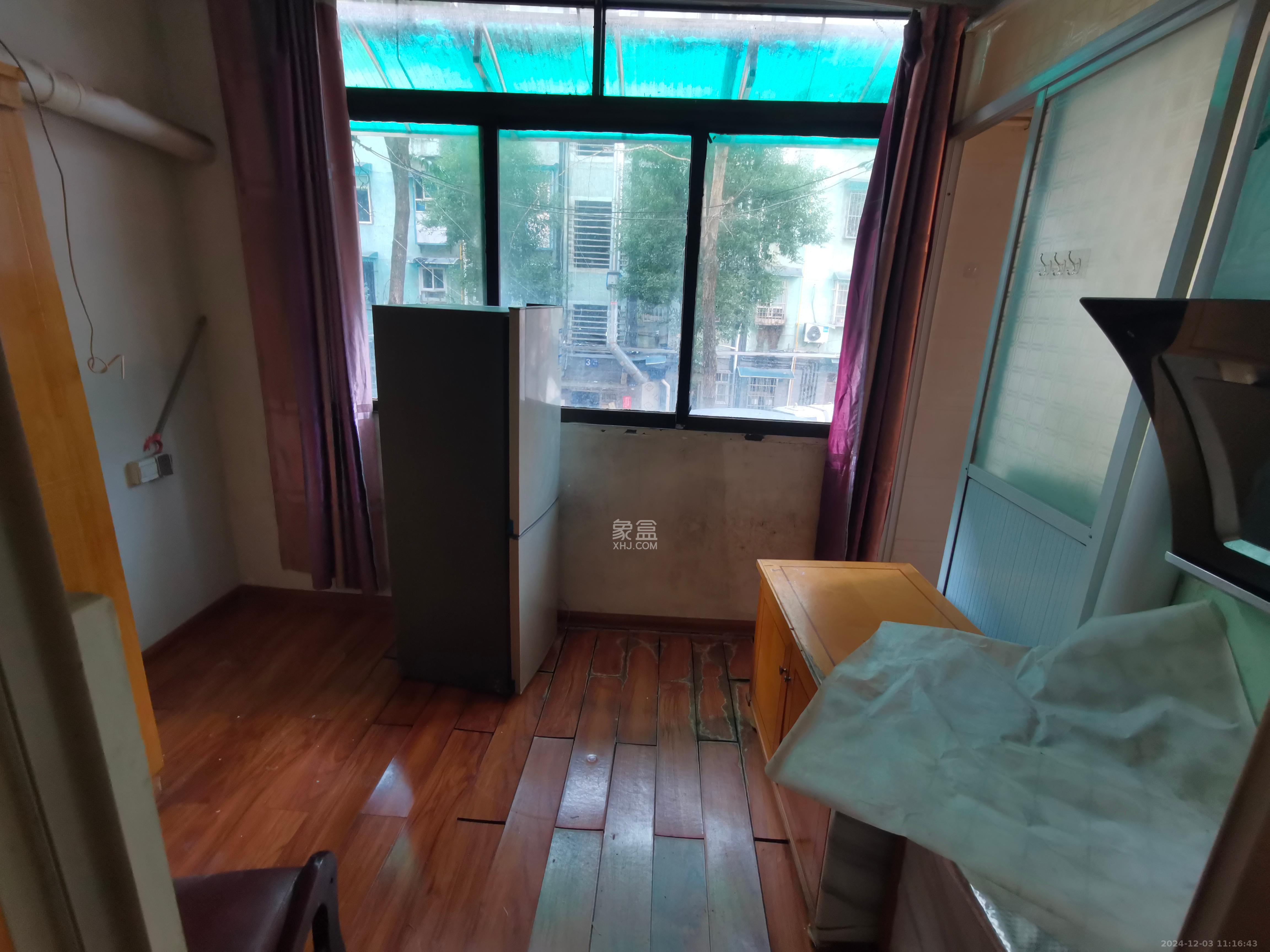 红旗区三片 1室0厅1卫 1000.0元/月 红旗区三片 1室0厅1卫 1000.0元/月室内图