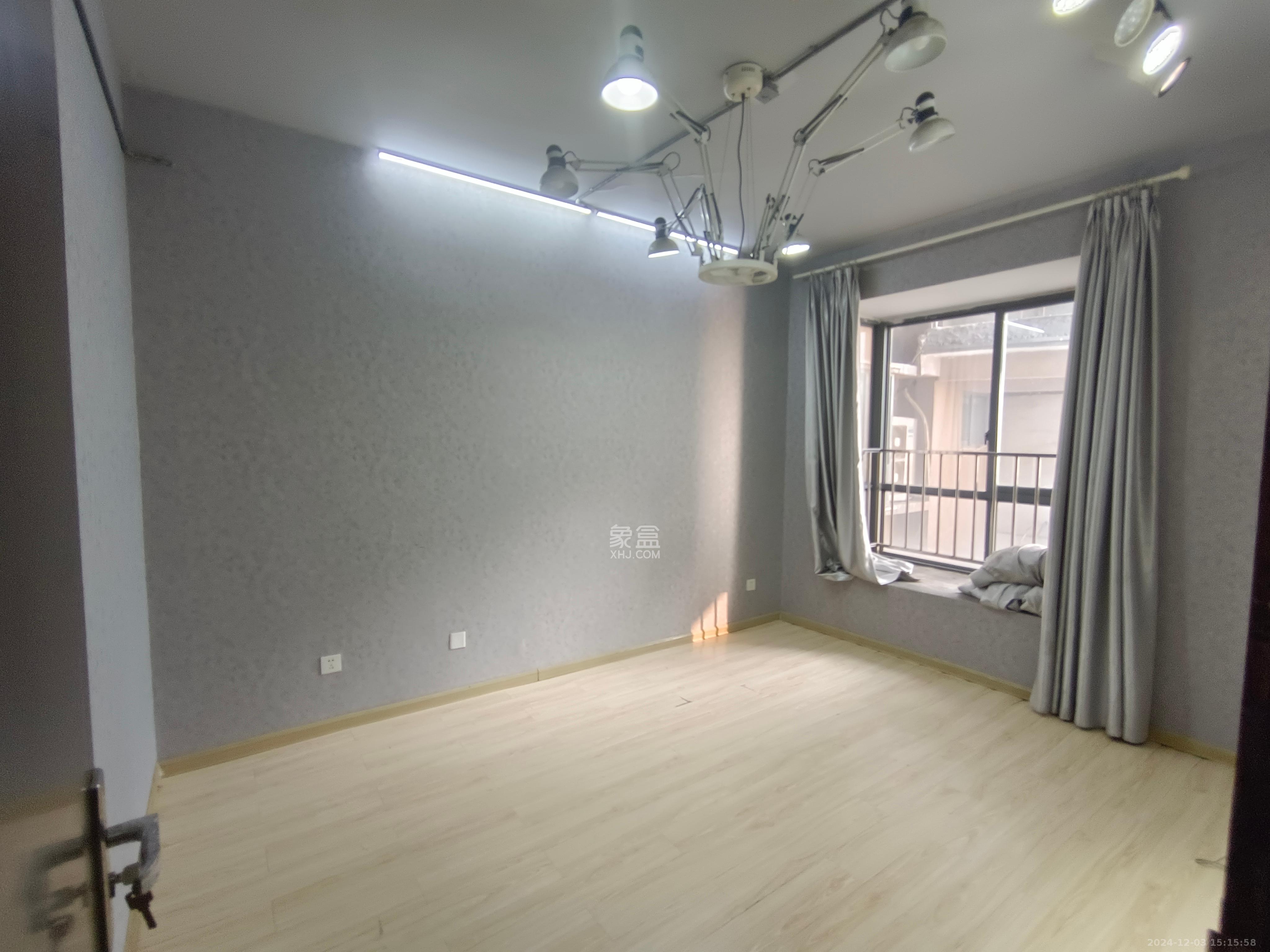 湘江世纪城富湾国际 5室2厅2卫 5500.0元/月 湘江世纪城富湾国际 5室2厅2卫 5500.0元/月室内图