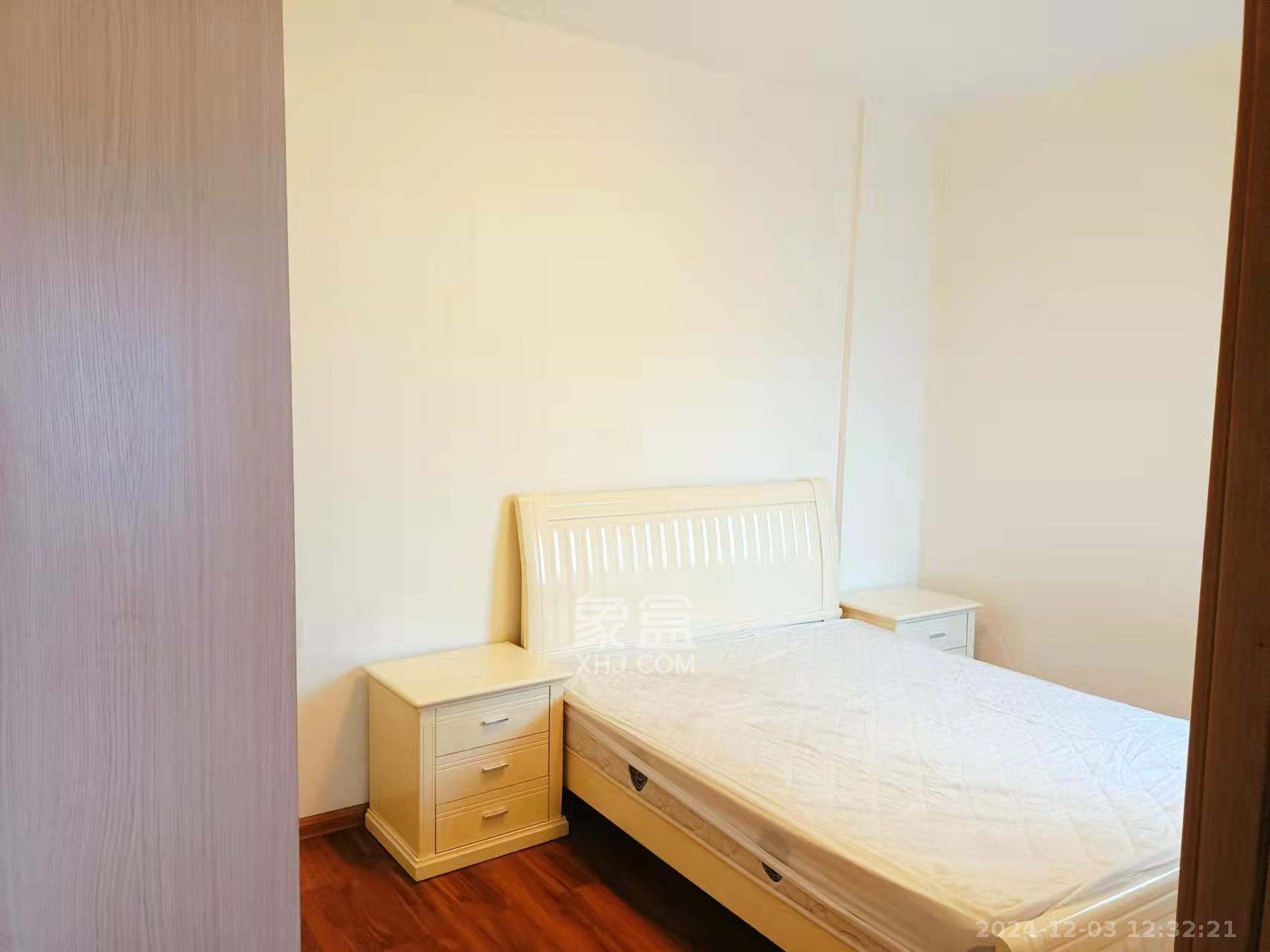 上东辛顿公寓 1室2厅1卫 2200.0元/月 上东辛顿公寓 1室2厅1卫 2200.0元/月室内图