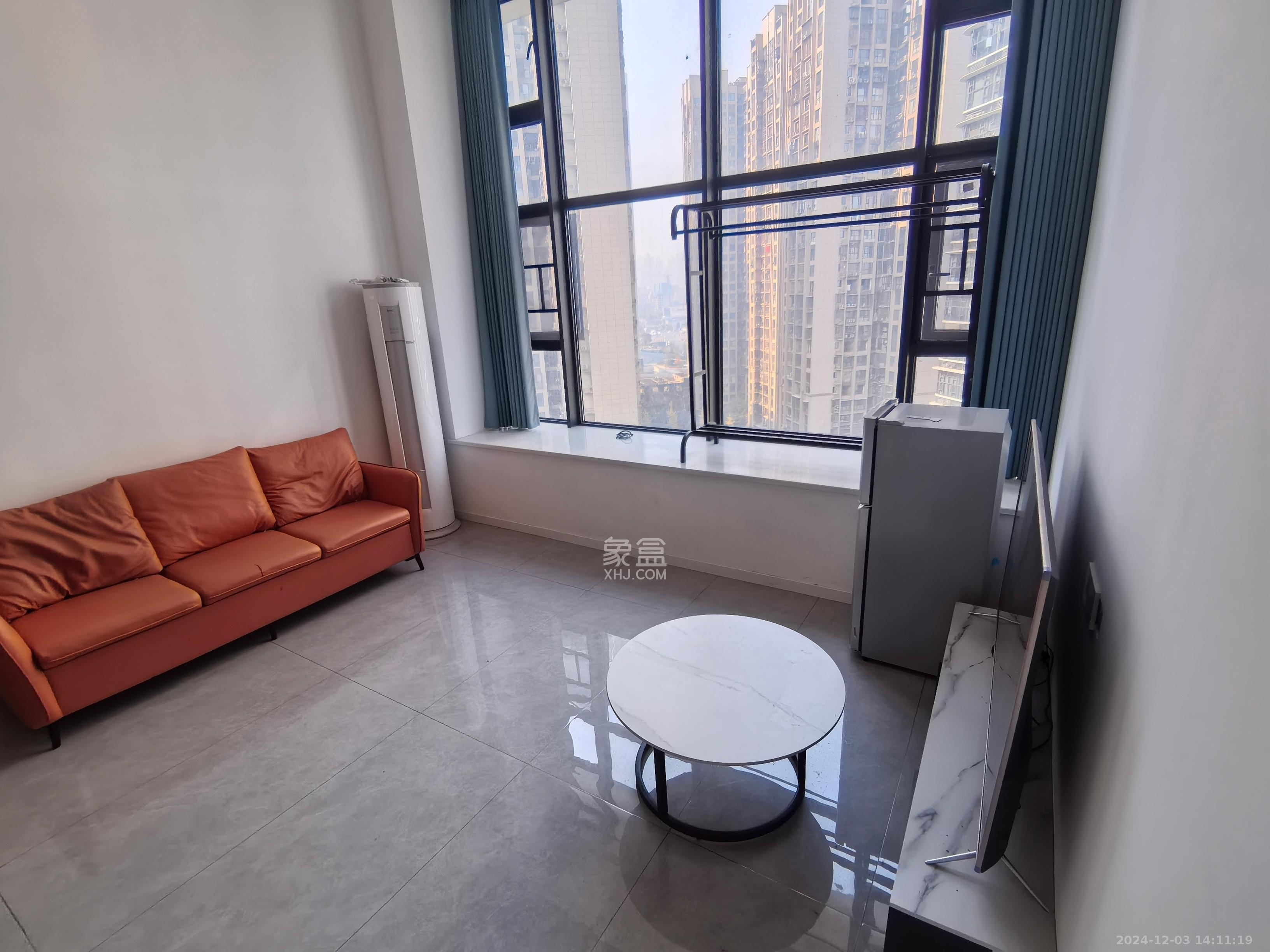 长燃润和天地(长润小区印湘江) 1室1厅1卫 1700.0元/月 长燃润和天地(长润小区印湘江) 1室1厅1卫 1700.0元/月室内图