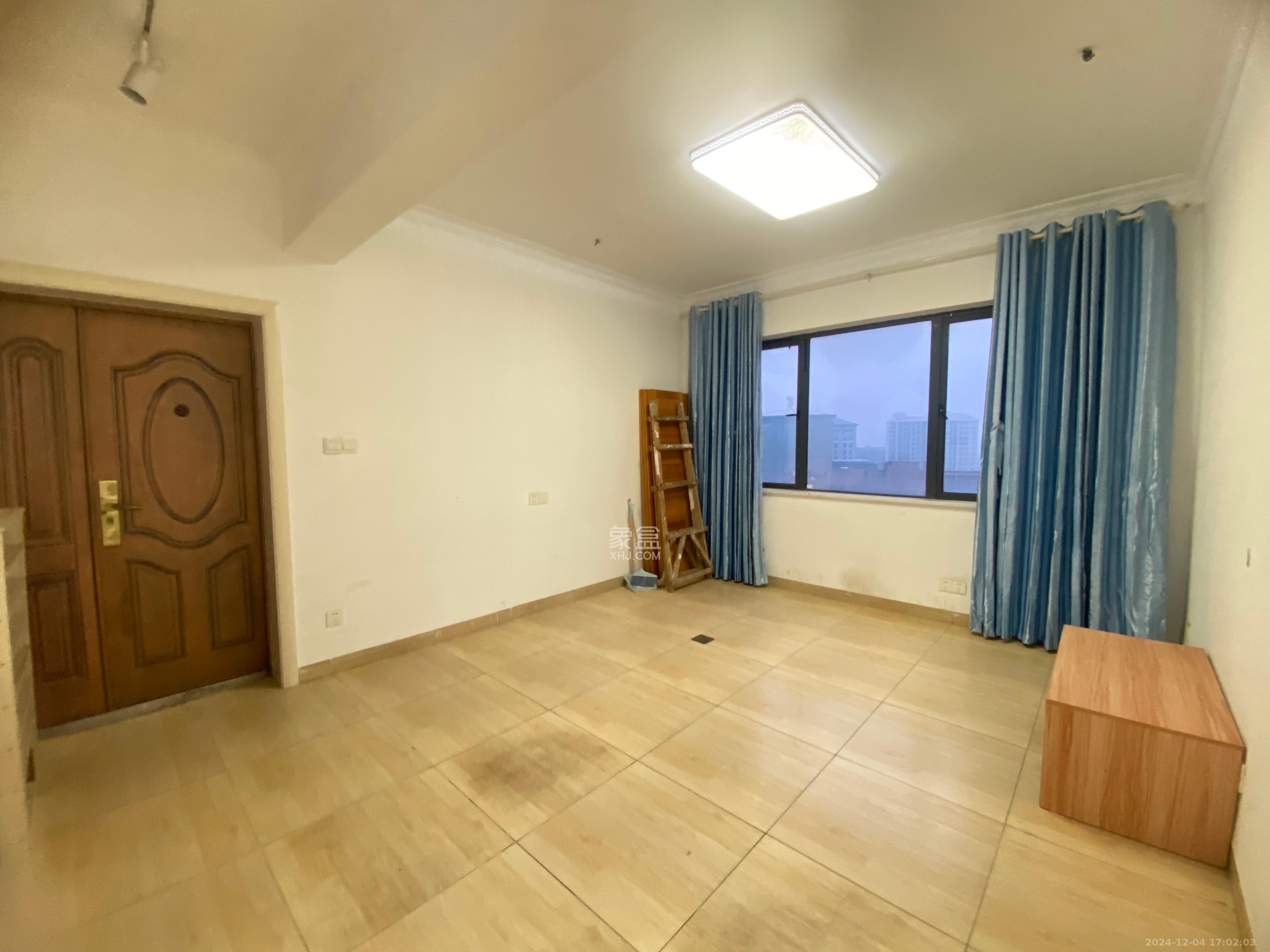 润芳园 3室2厅2卫 2300.0元/月 润芳园 3室2厅2卫 2300.0元/月室内图