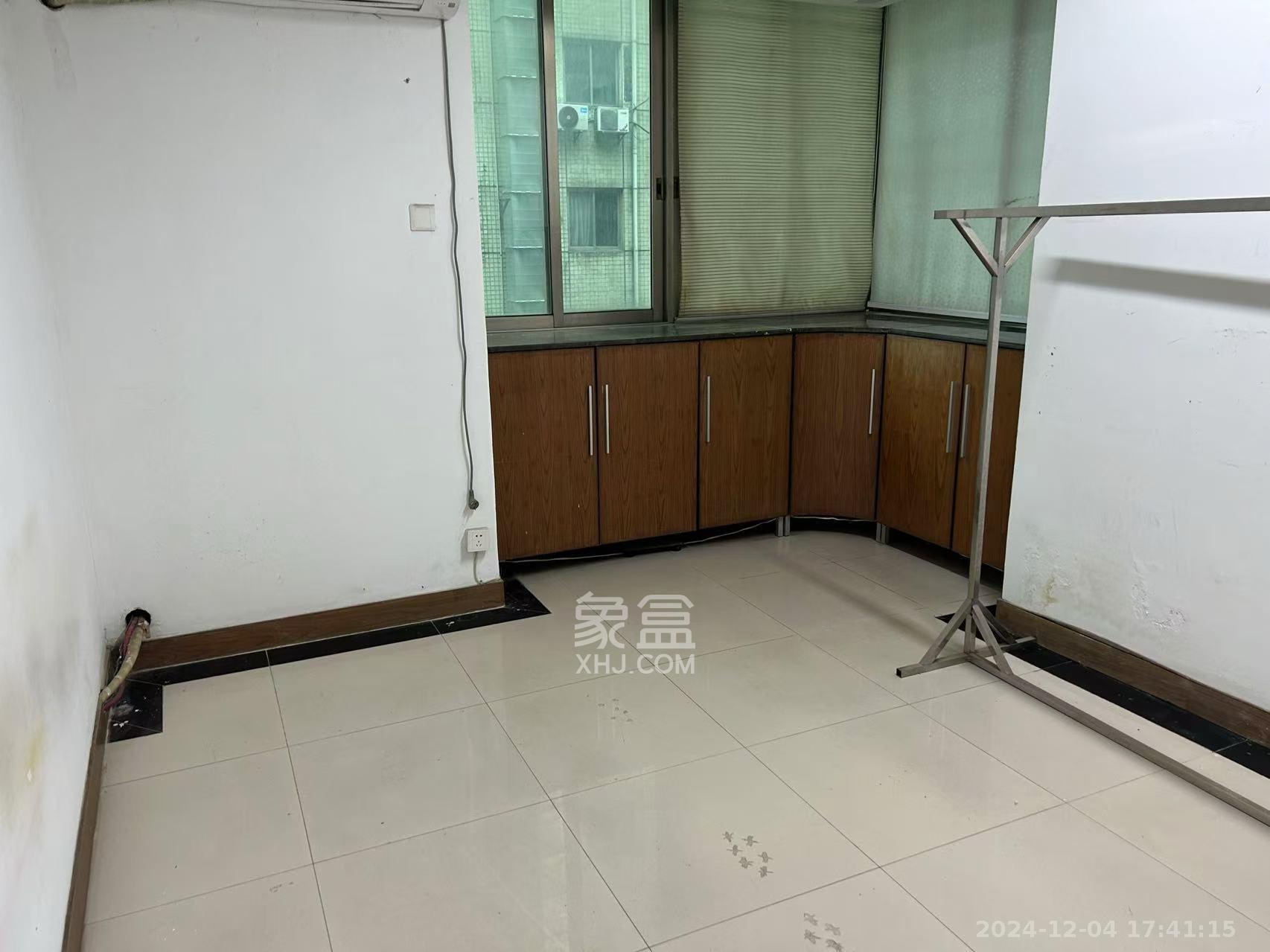 华天新城 3室2厅2卫 3500.0元/月 华天新城 3室2厅2卫 3500.0元/月室内图