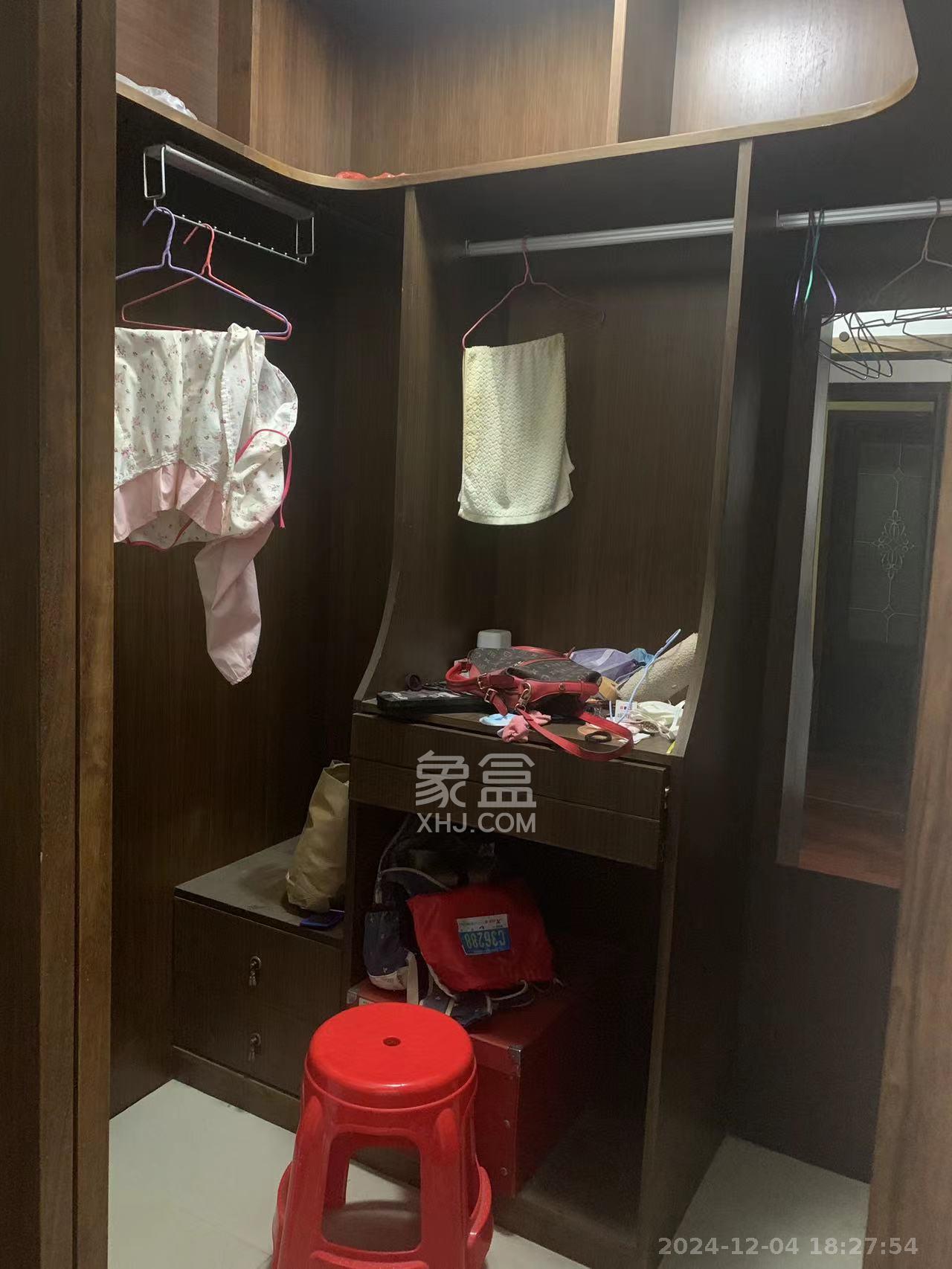 万煦园 4室2厅2卫 3000.0元/月 万煦园 4室2厅2卫 3000.0元/月室内图