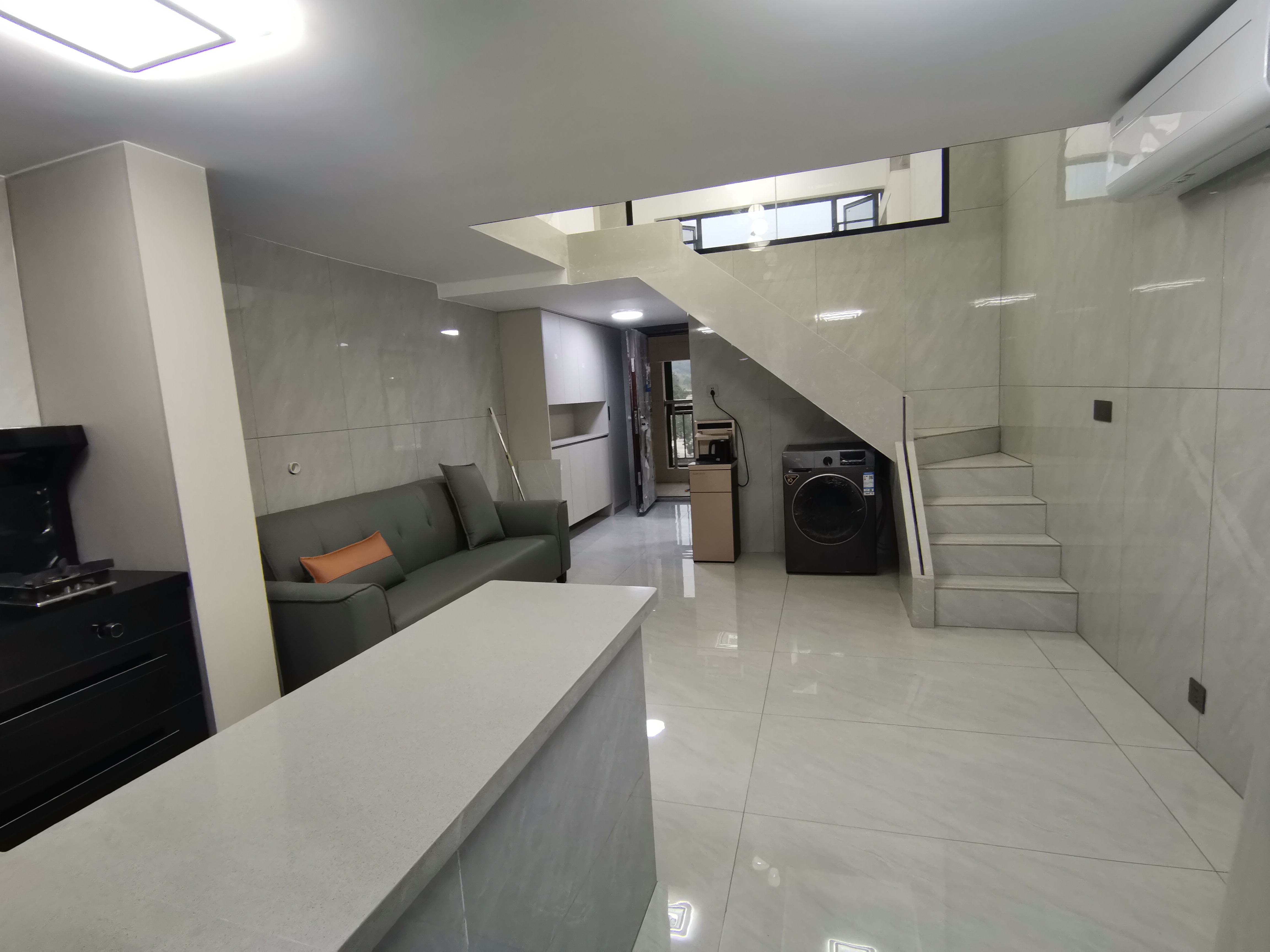 中甸.龙雲台  1室0厅0卫    50.0万客厅