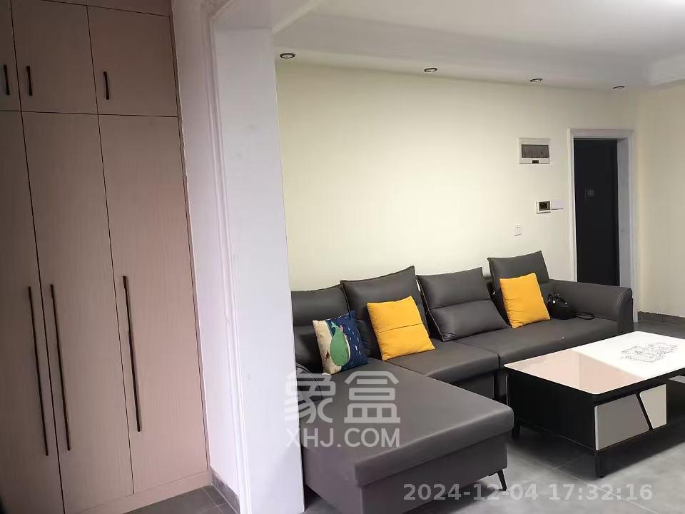 华龙家园（和泰家园）  4室2厅2卫   3000.00元/月室内图