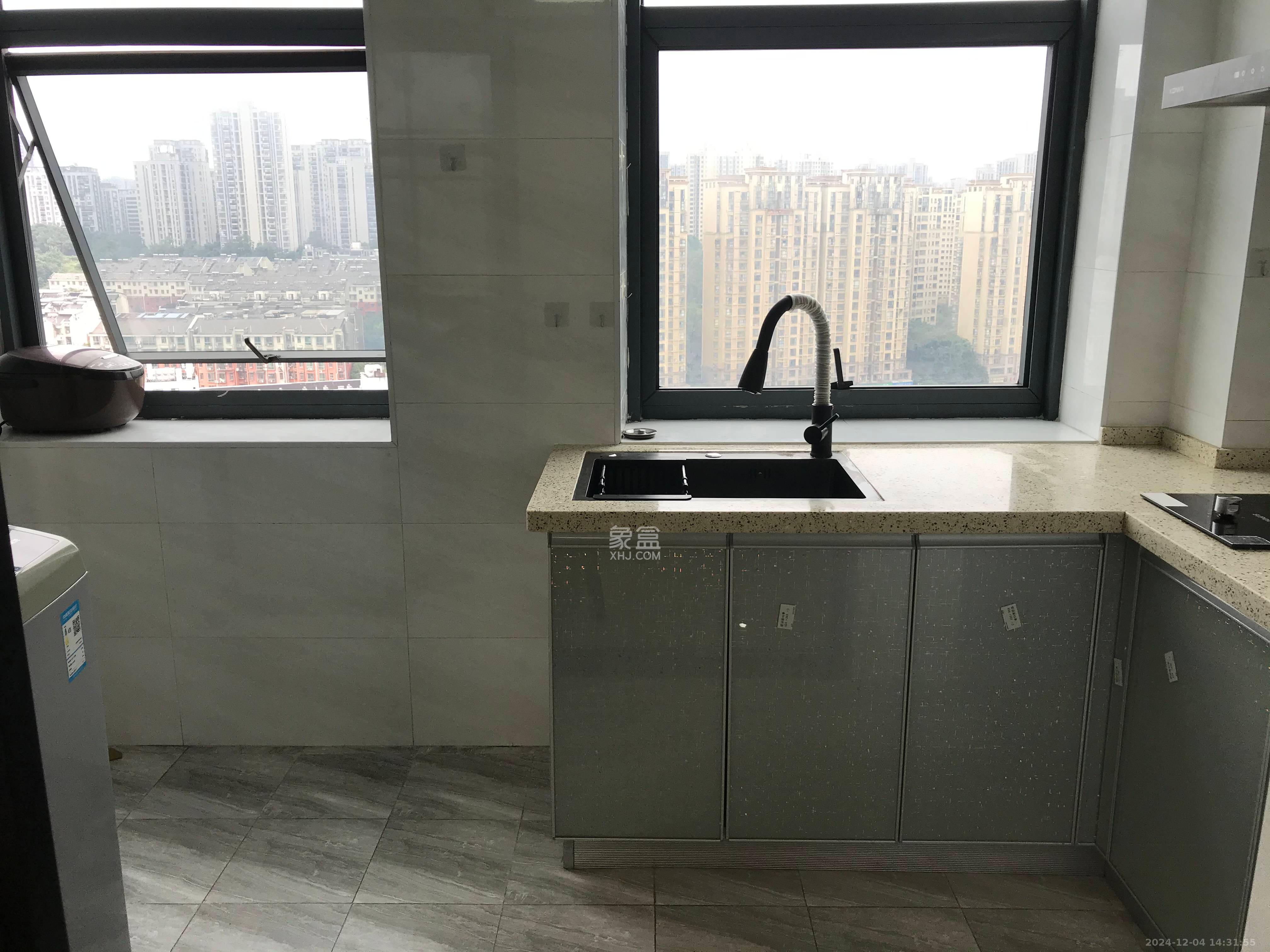 江南华府  1室1厅1卫    1700.0元/月 江南华府  1室1厅1卫    1700.0元/月室内图