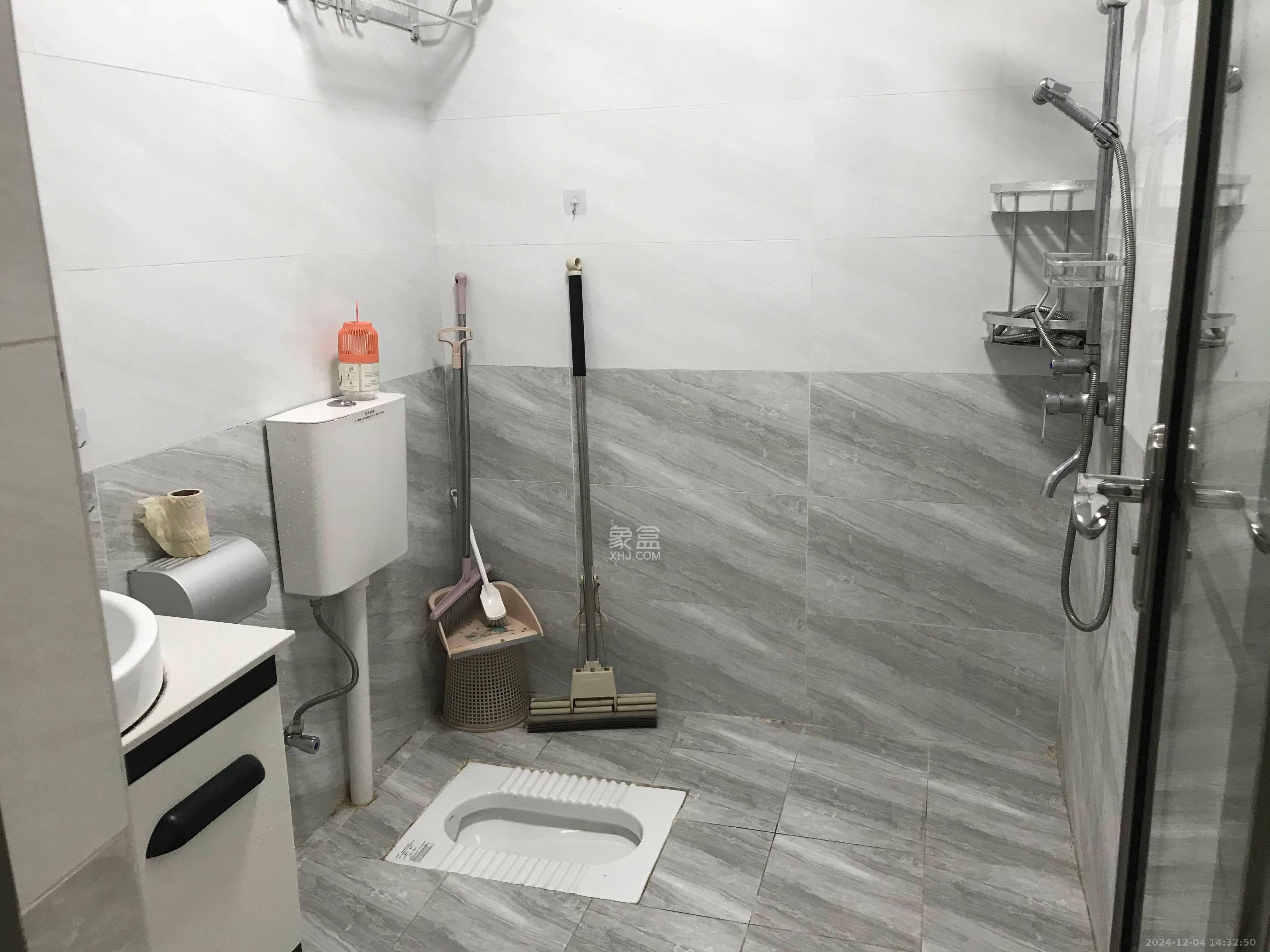 江南华府  1室1厅1卫    1700.0元/月 江南华府  1室1厅1卫    1700.0元/月室内图