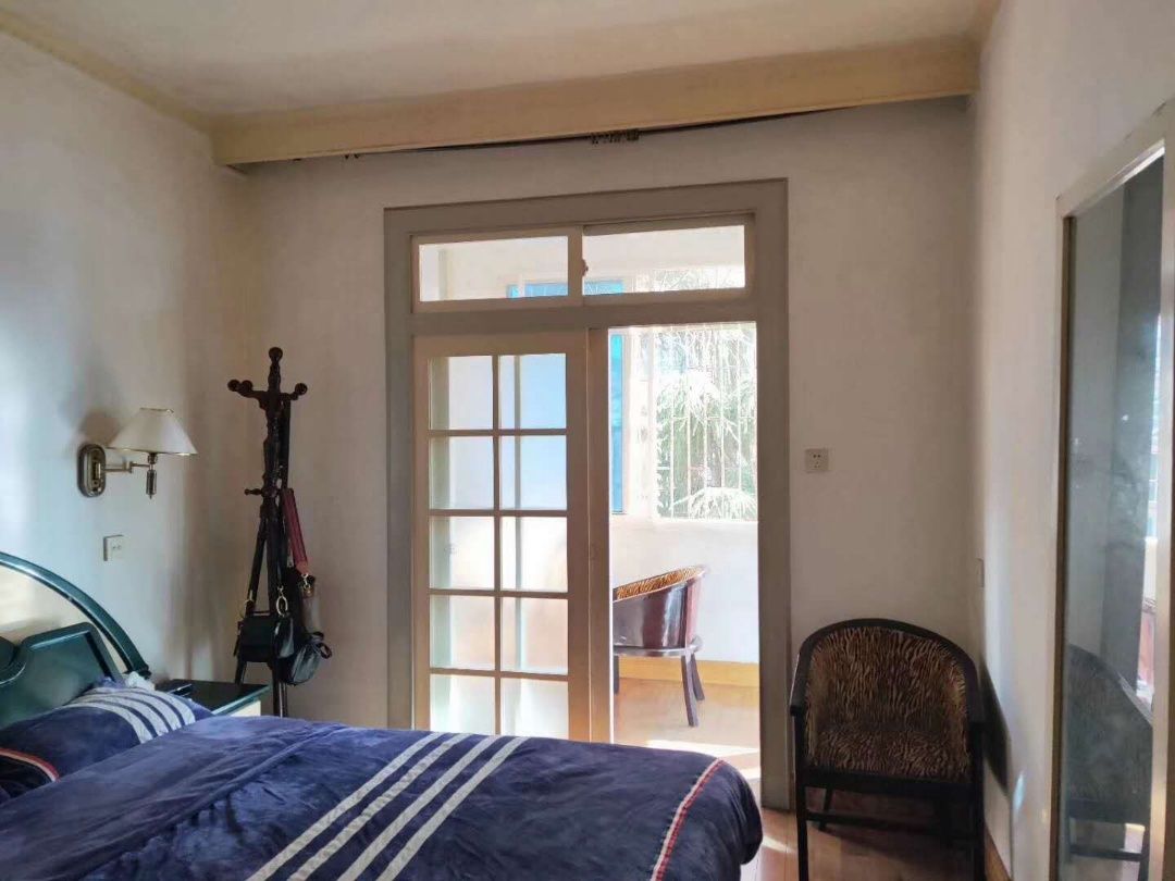 八一橡胶总厂生活区（东贸街）  3室2厅1卫    52.0万客厅