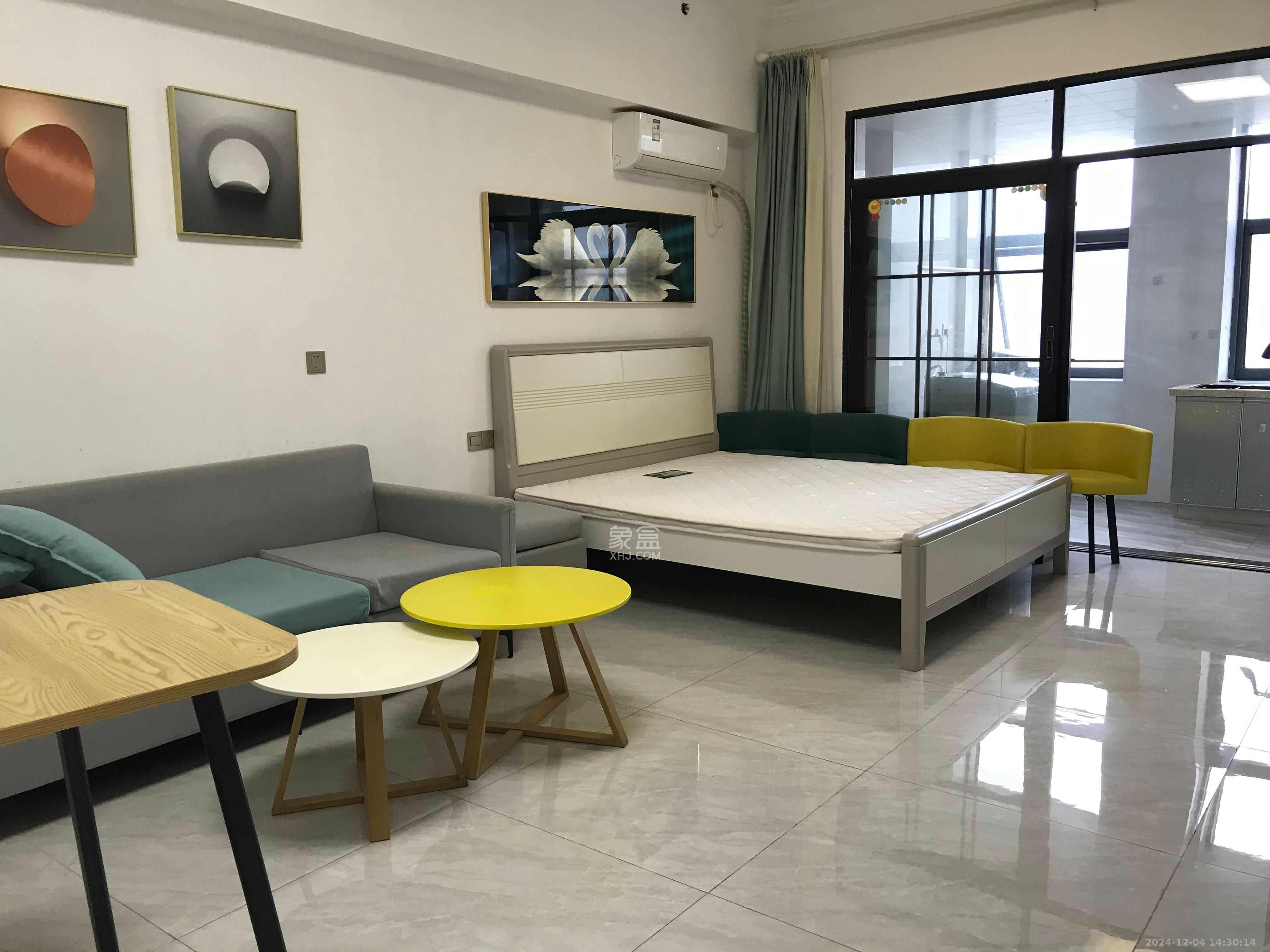 江南华府  1室1厅1卫    1700.0元/月 江南华府  1室1厅1卫    1700.0元/月室内图