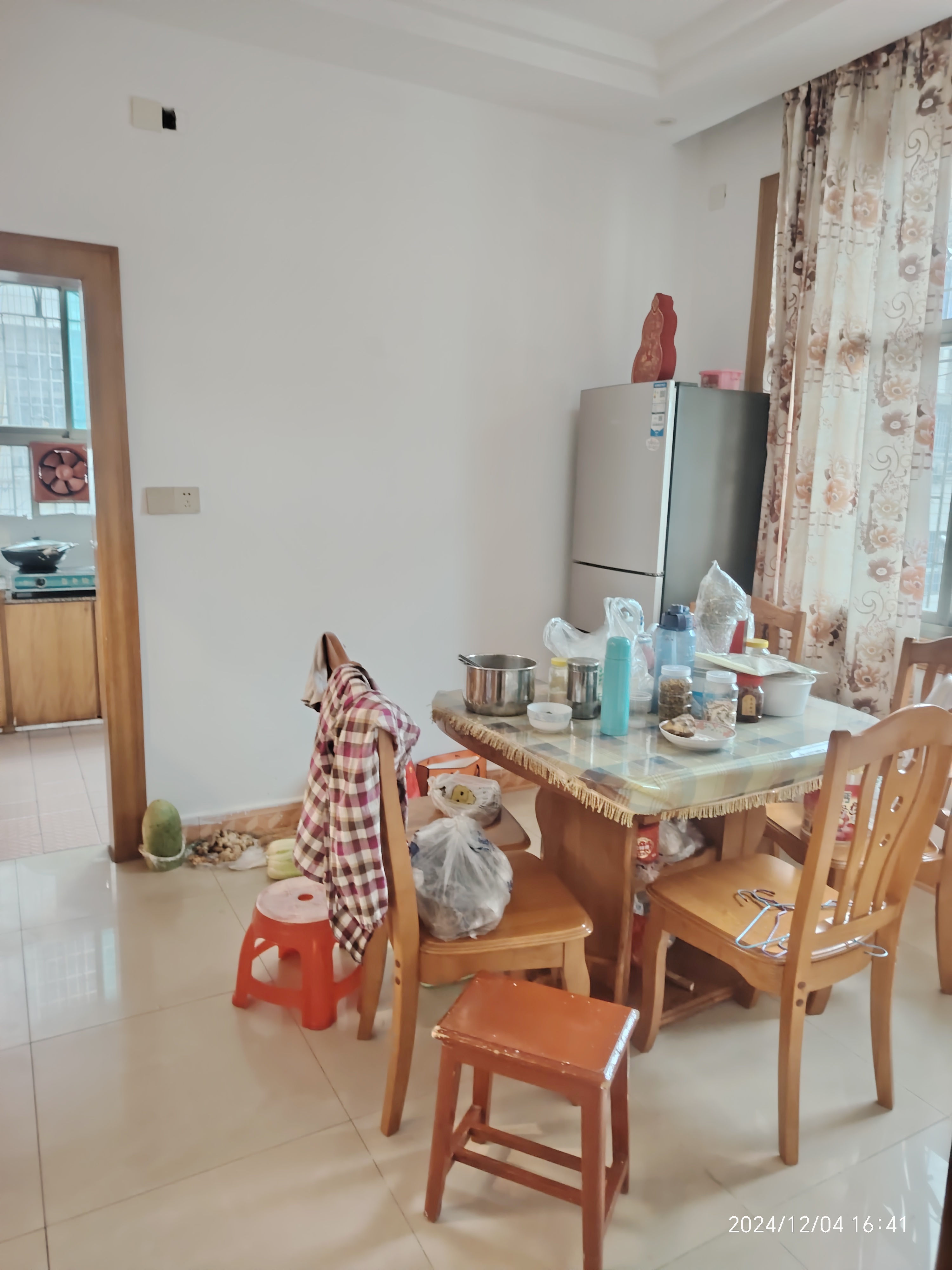 育财农贸市场(民营市场) 3室2厅2卫 45.0万 育财农贸市场(民营市场) 3室2厅2卫 45.0万客厅