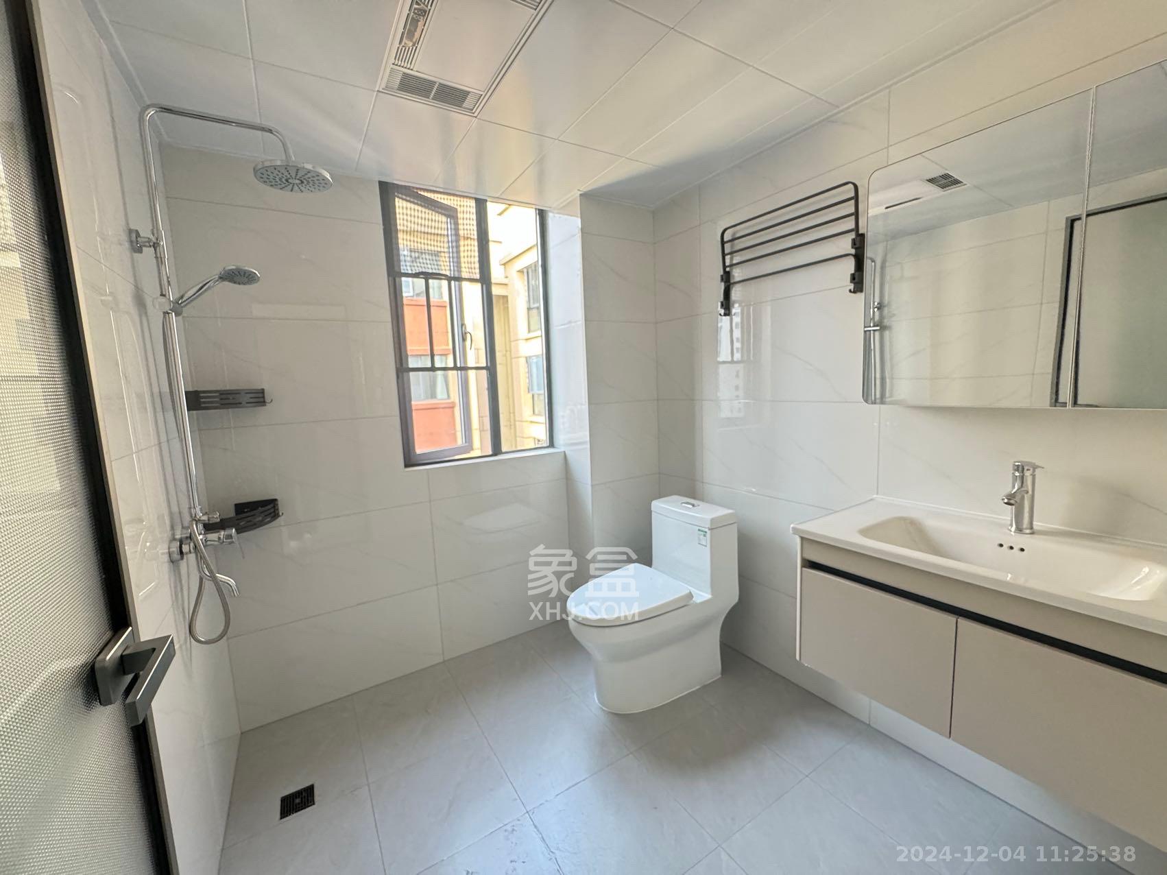 新长海玖龙台  4室2厅2卫    2800.0元/月 新长海玖龙台  4室2厅2卫    2800.0元/月室内图