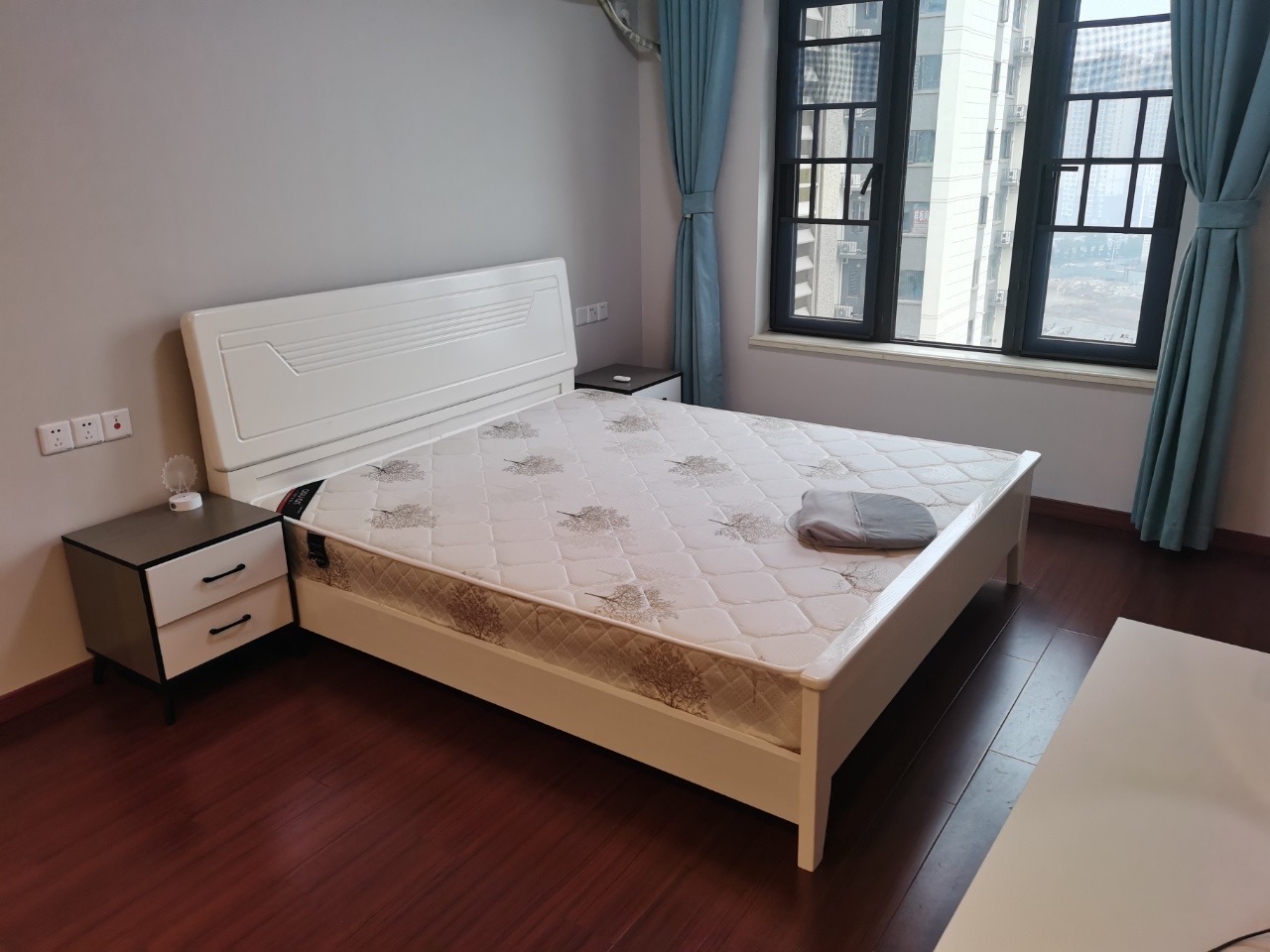 中海珑悦府  1室0厅0卫   3300.00元/月户型图