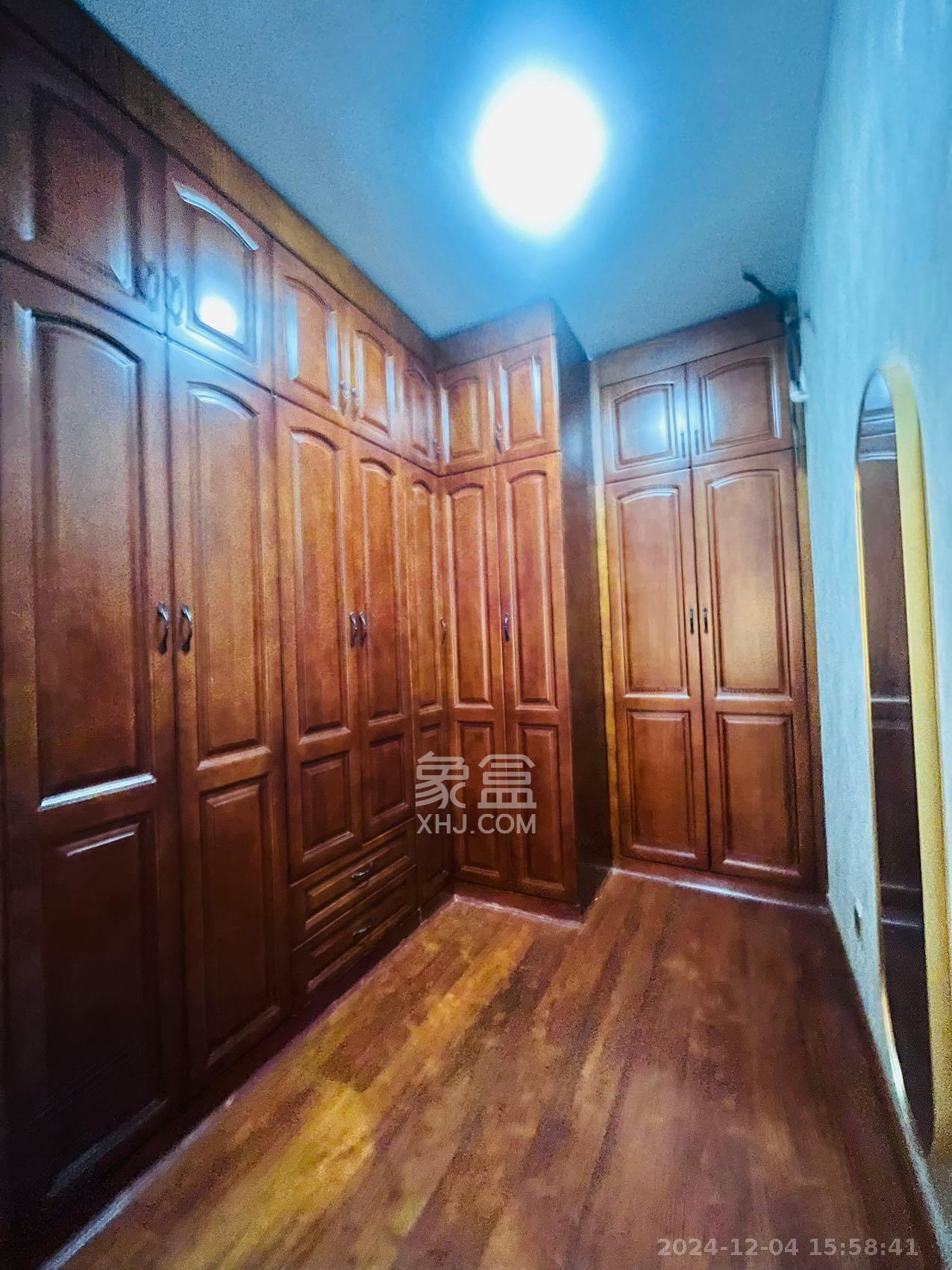 和泓梅溪四季  4室2厅2卫   4500.00元/月室内图