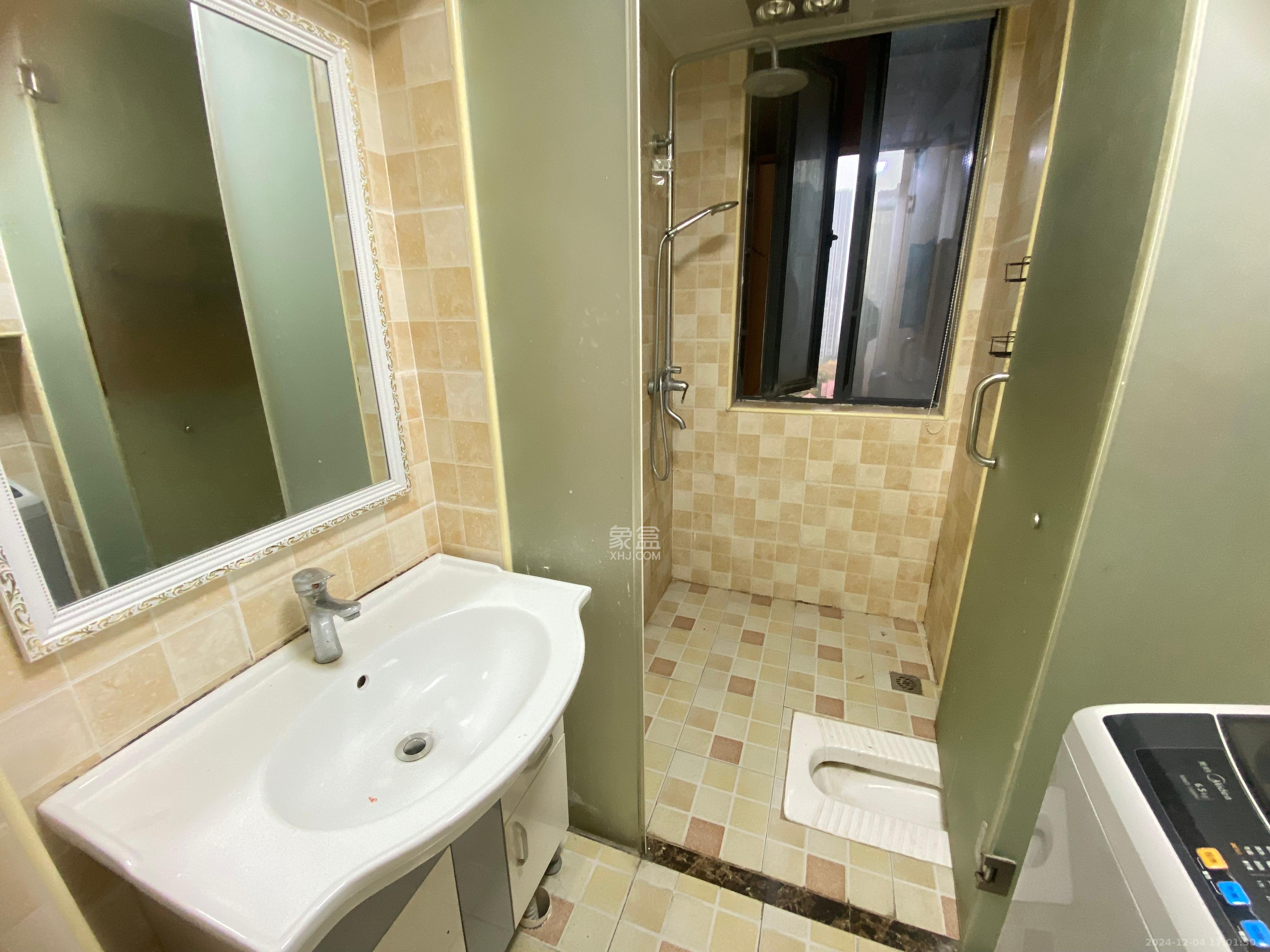 润芳园 3室2厅2卫 2300.0元/月 润芳园 3室2厅2卫 2300.0元/月室内图